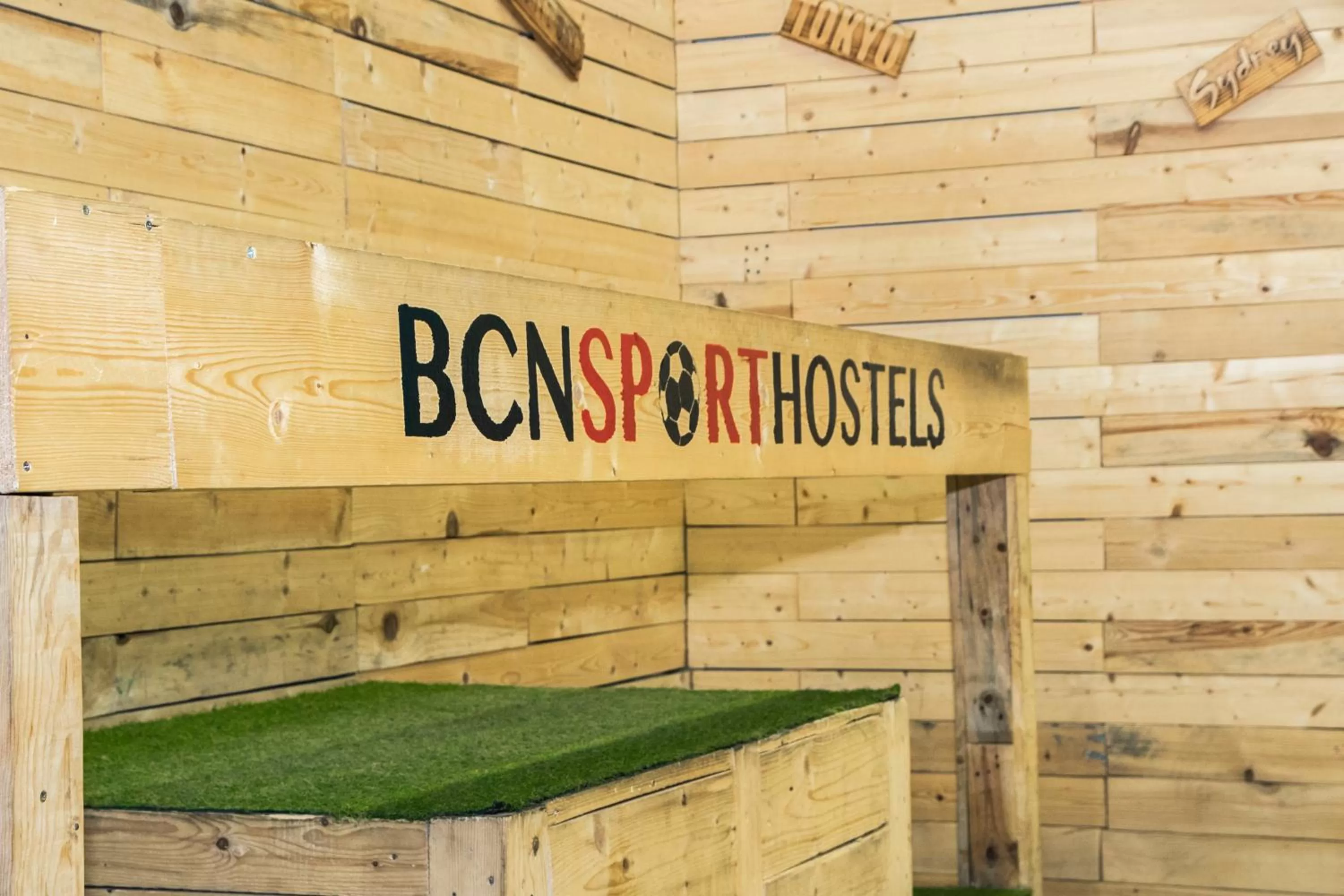 Logo/Certificate/Sign in BcnSportHostels