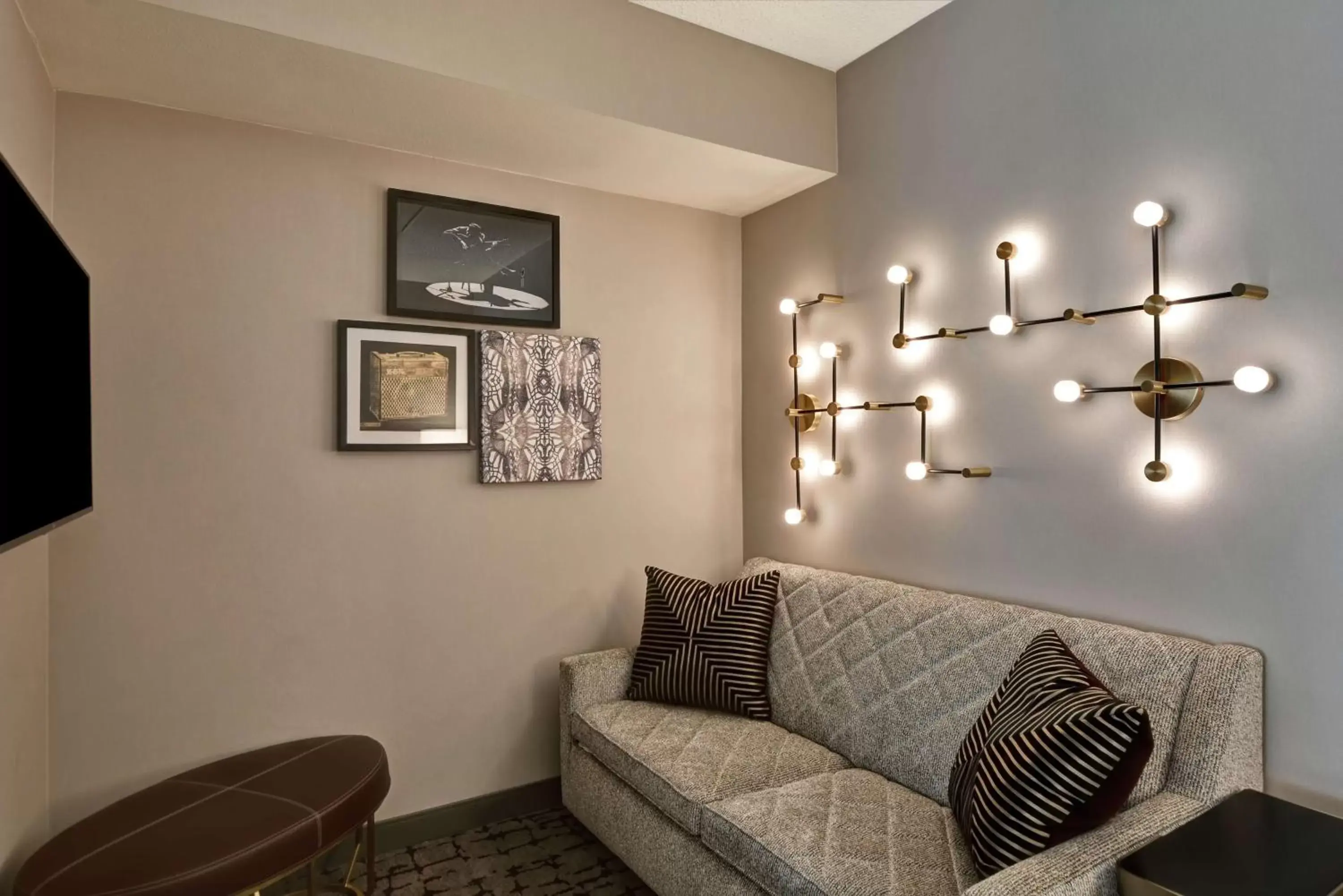 Deluxe King Suite with Two King Beds and Sofa Bed- Non-Smoking in DoubleTree by Hilton Hotel Baton Rouge Deluxe King Suite with Two King Beds and Sofa Bed- Non-Smoking in DoubleTree by Hilton Hotel Baton Rouge