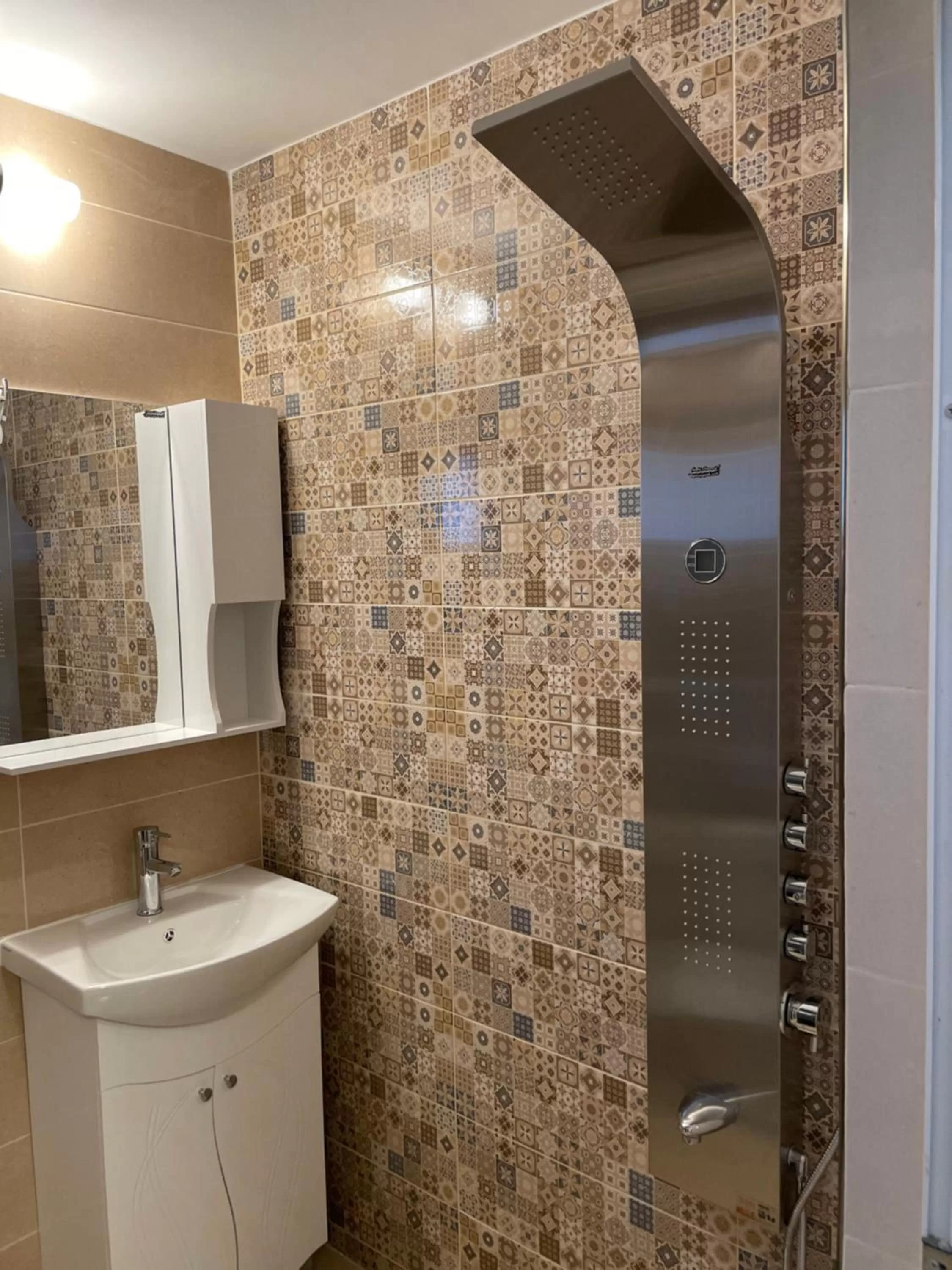 Bathroom in Family Hotel Malibu