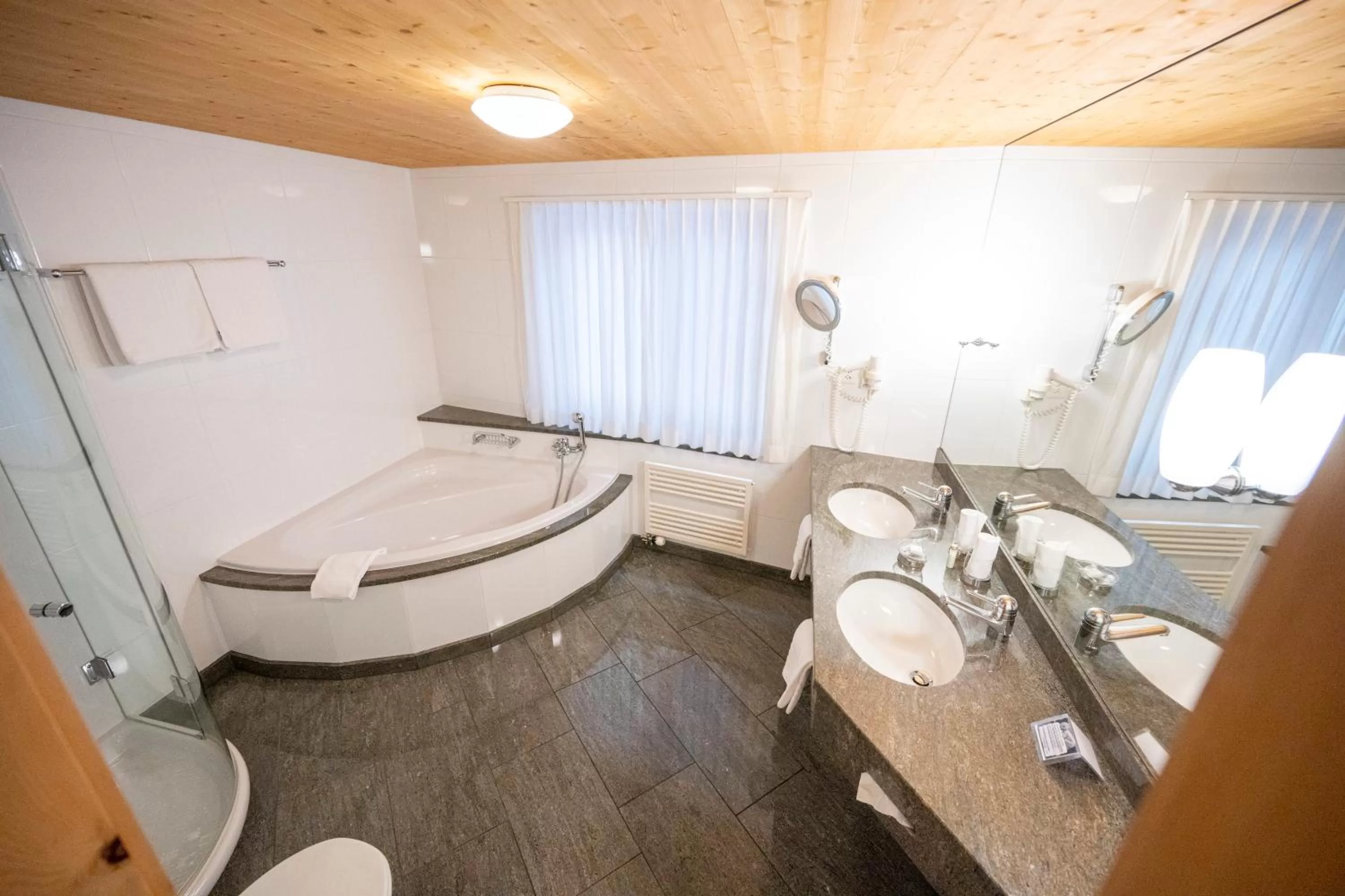 Bathroom in Hotel Engiadina