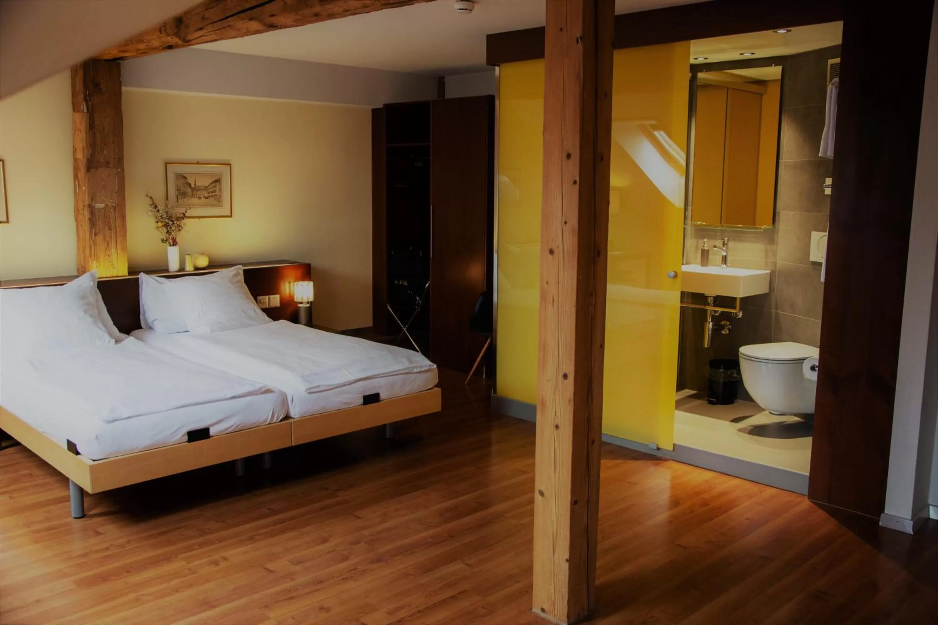 Shower, Bed in Goldener Schlüssel