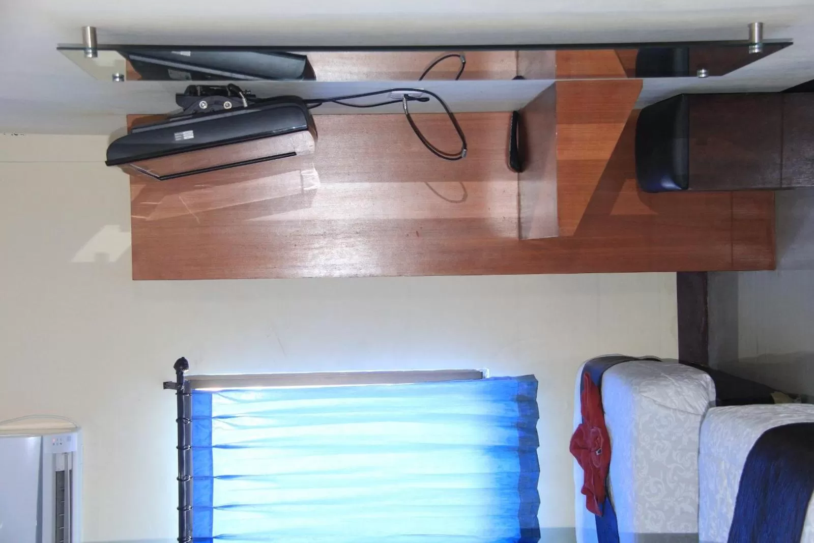 Photo of the whole room in Asher Bali Transit