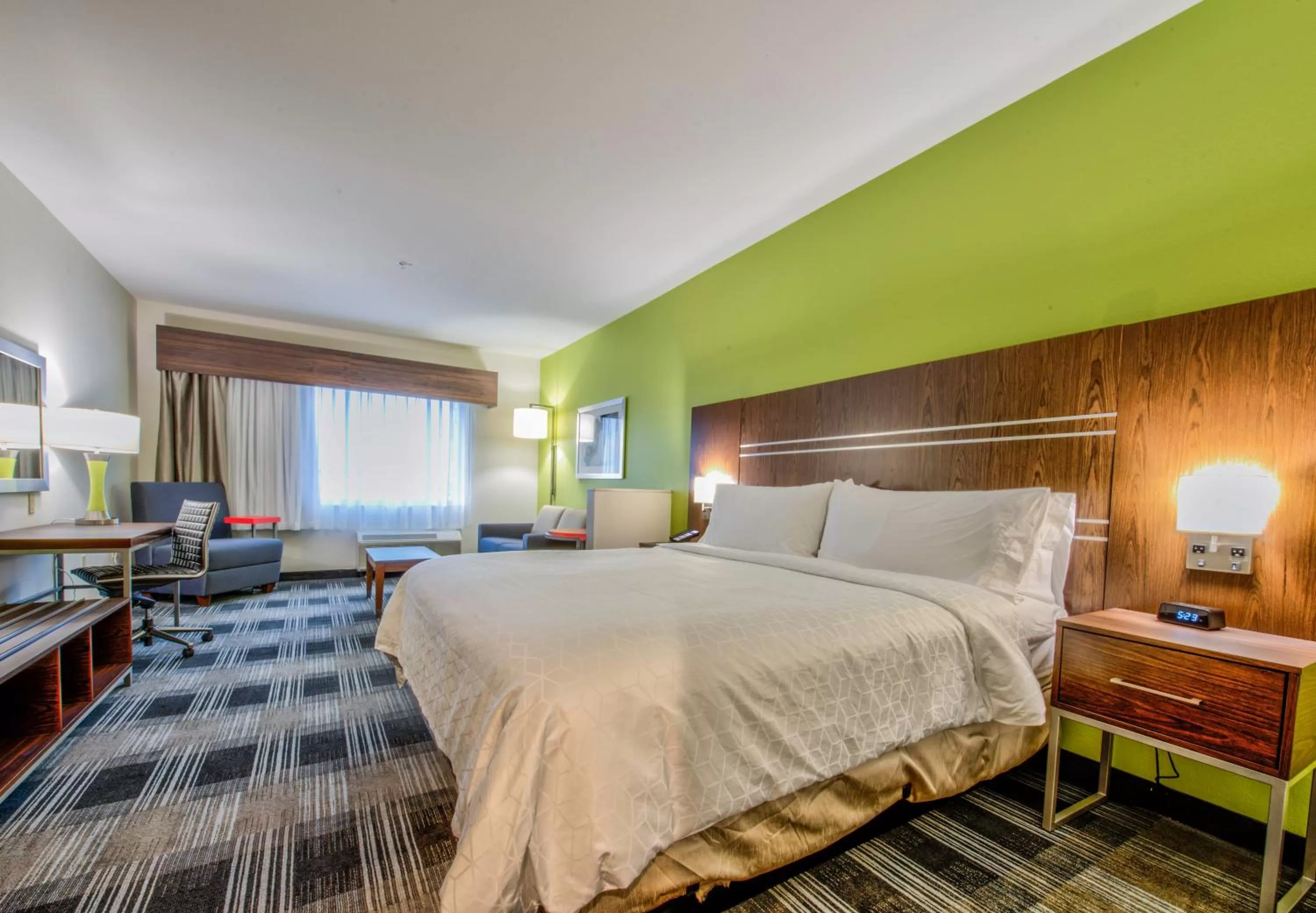 Photo of the whole room, Bed in Holiday Inn Express & Suites Dallas NW - Farmers Branch by IHG
