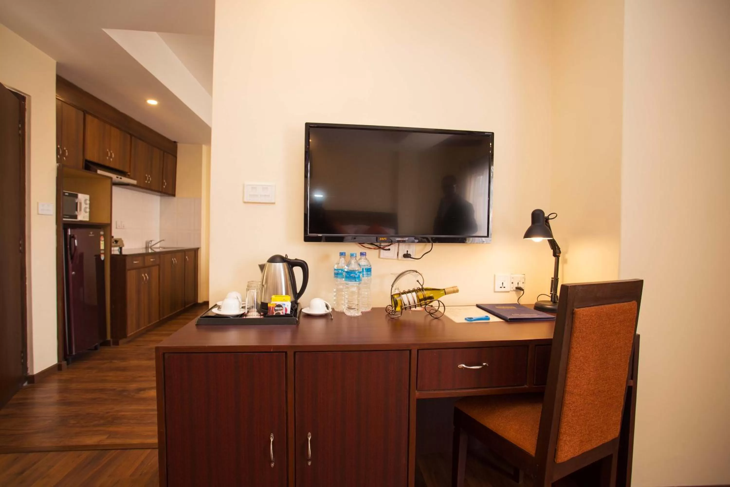 TV and multimedia in Hotel Jay Suites