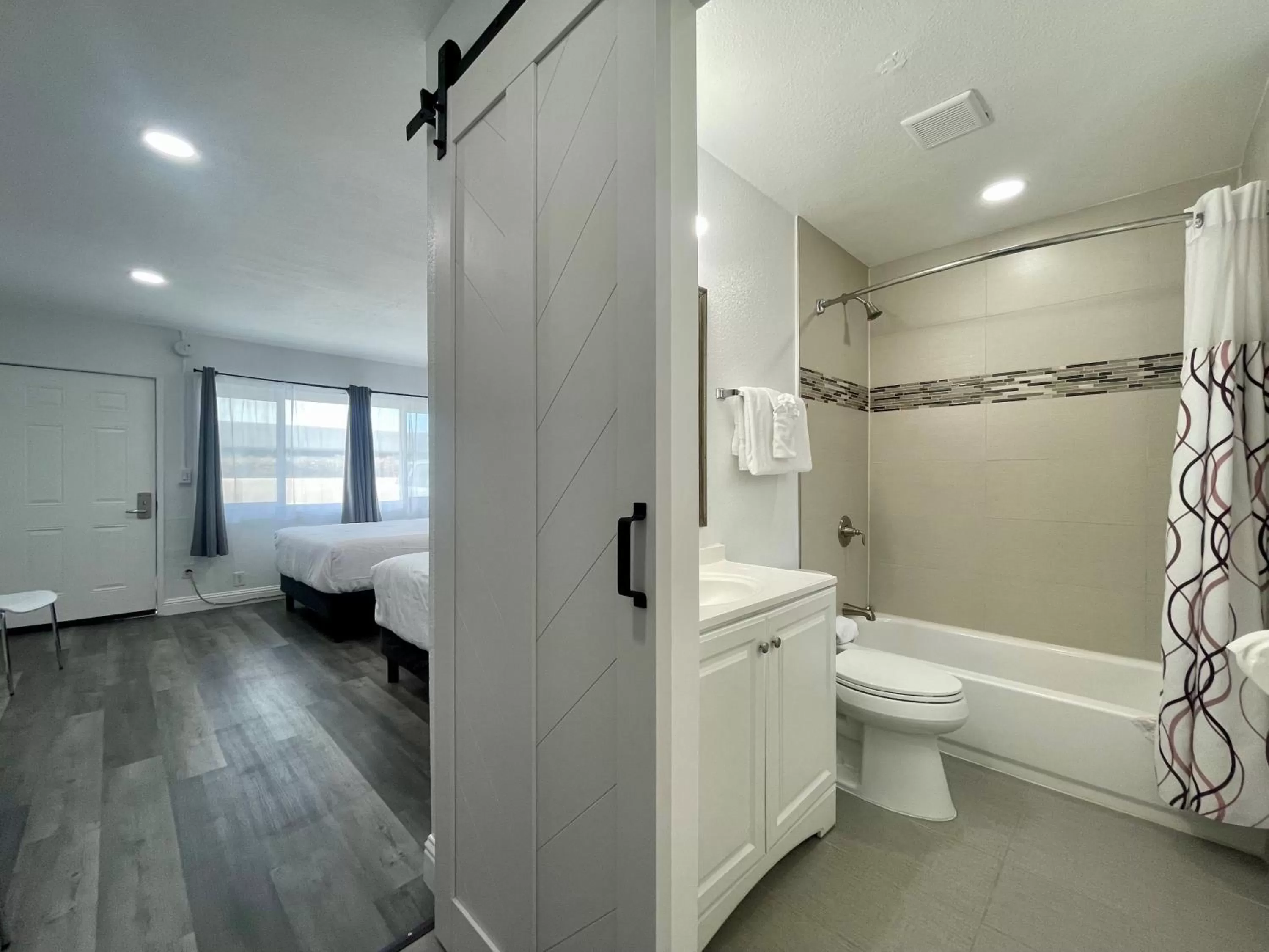 Bathroom in Budget Inn