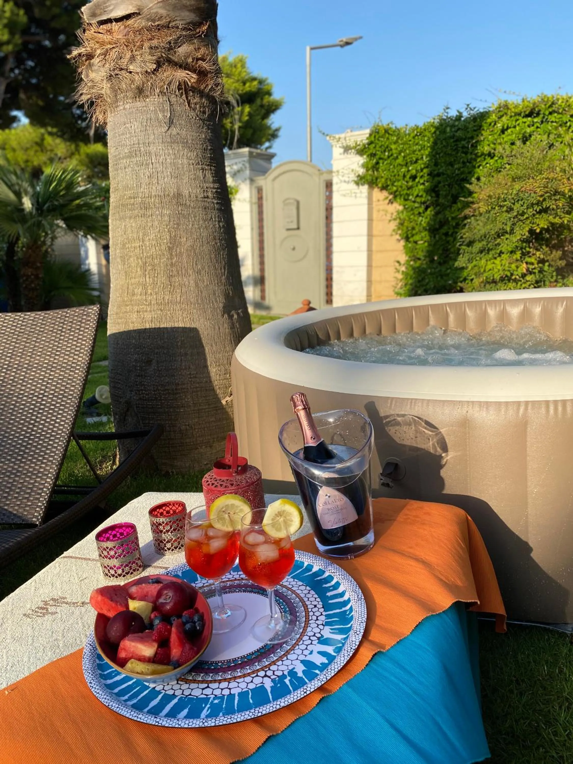 Hot Tub in Villa Ethnic Chic