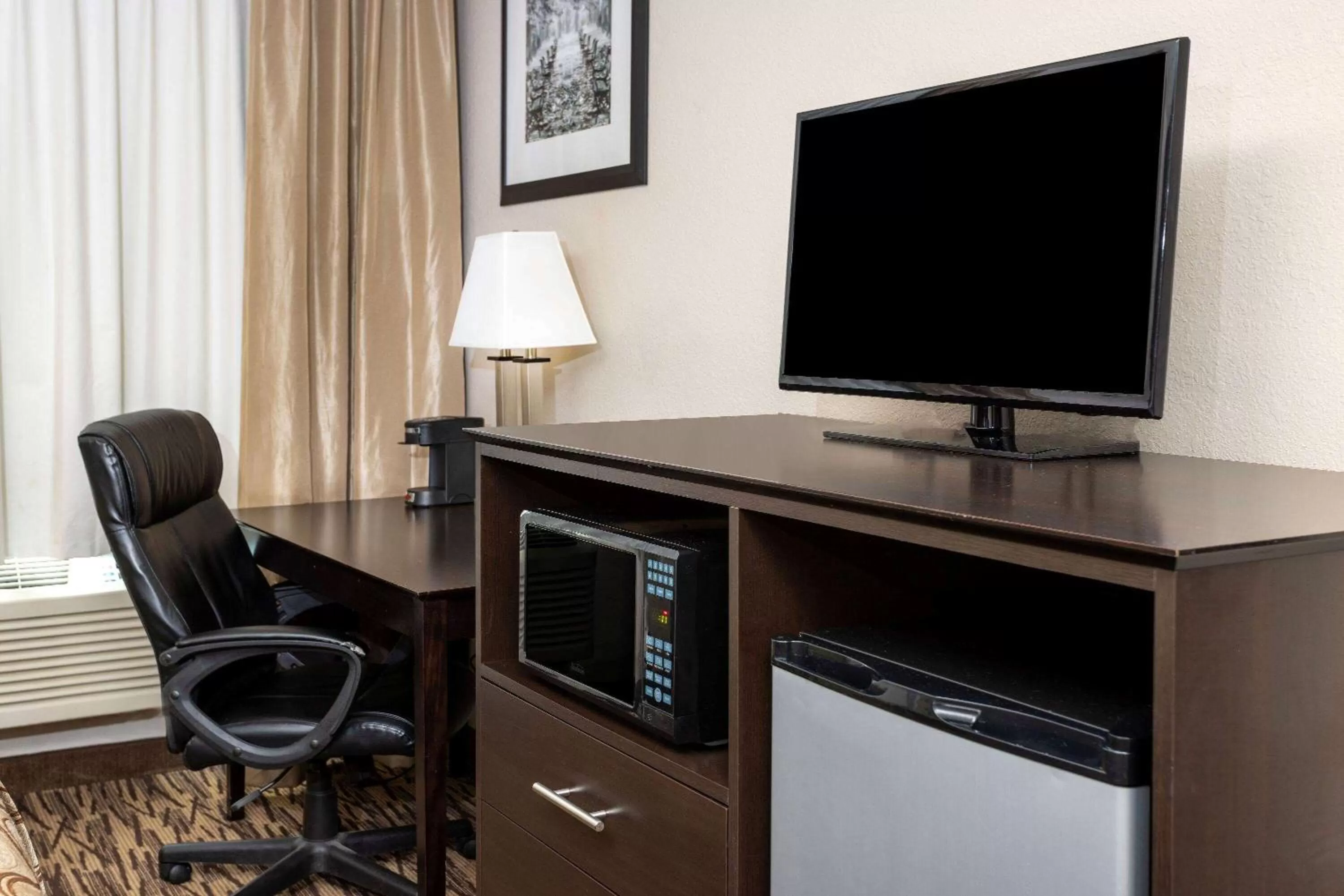 Photo of the whole room in Baymont by Wyndham Beloit