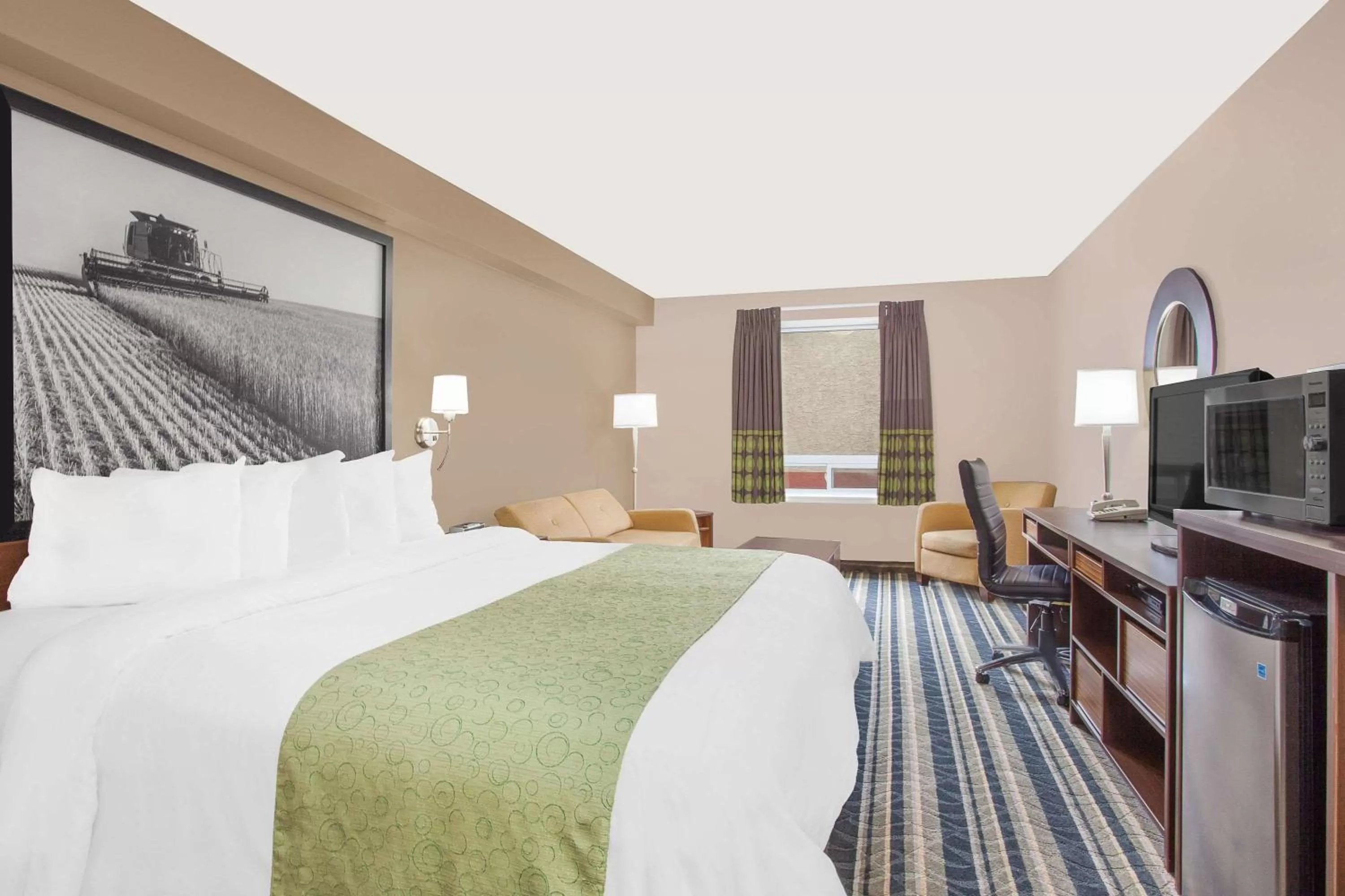 Photo of the whole room, Bed in Super 8 by Wyndham Brandon MB