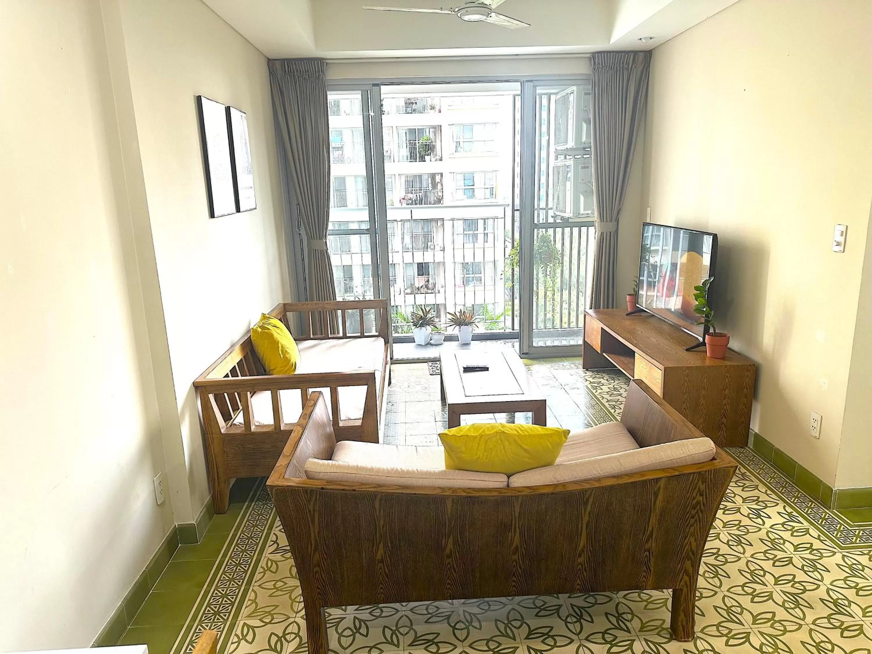 TV and multimedia in Scenic Valley Suite