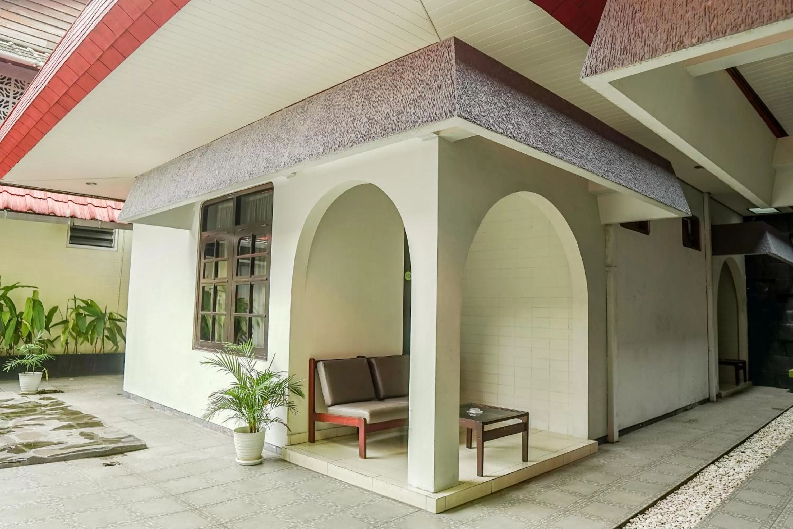 Facade/entrance in Airlangga Hotel