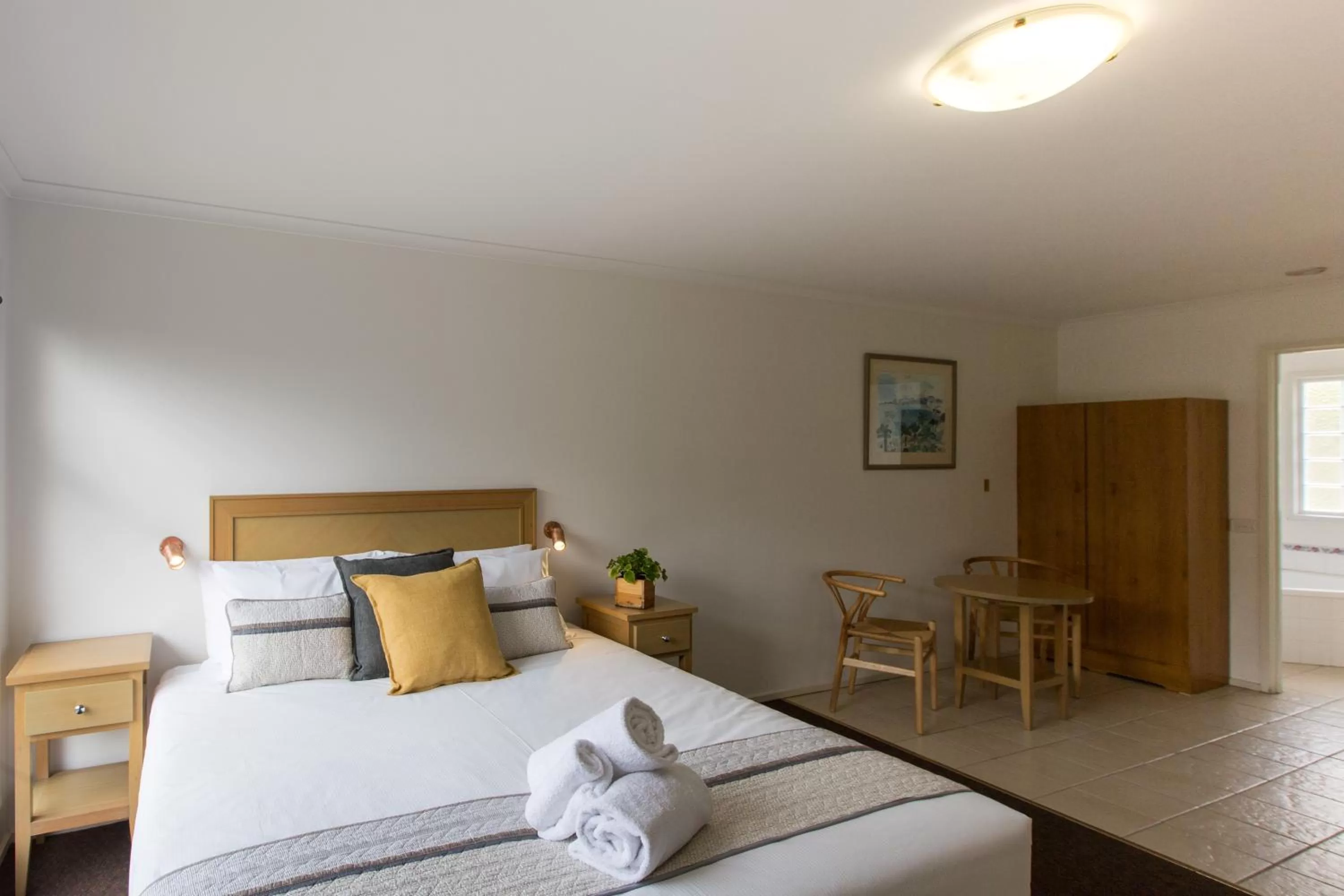 Bedroom, Bed in Fox on the Run - Motel Kilmore