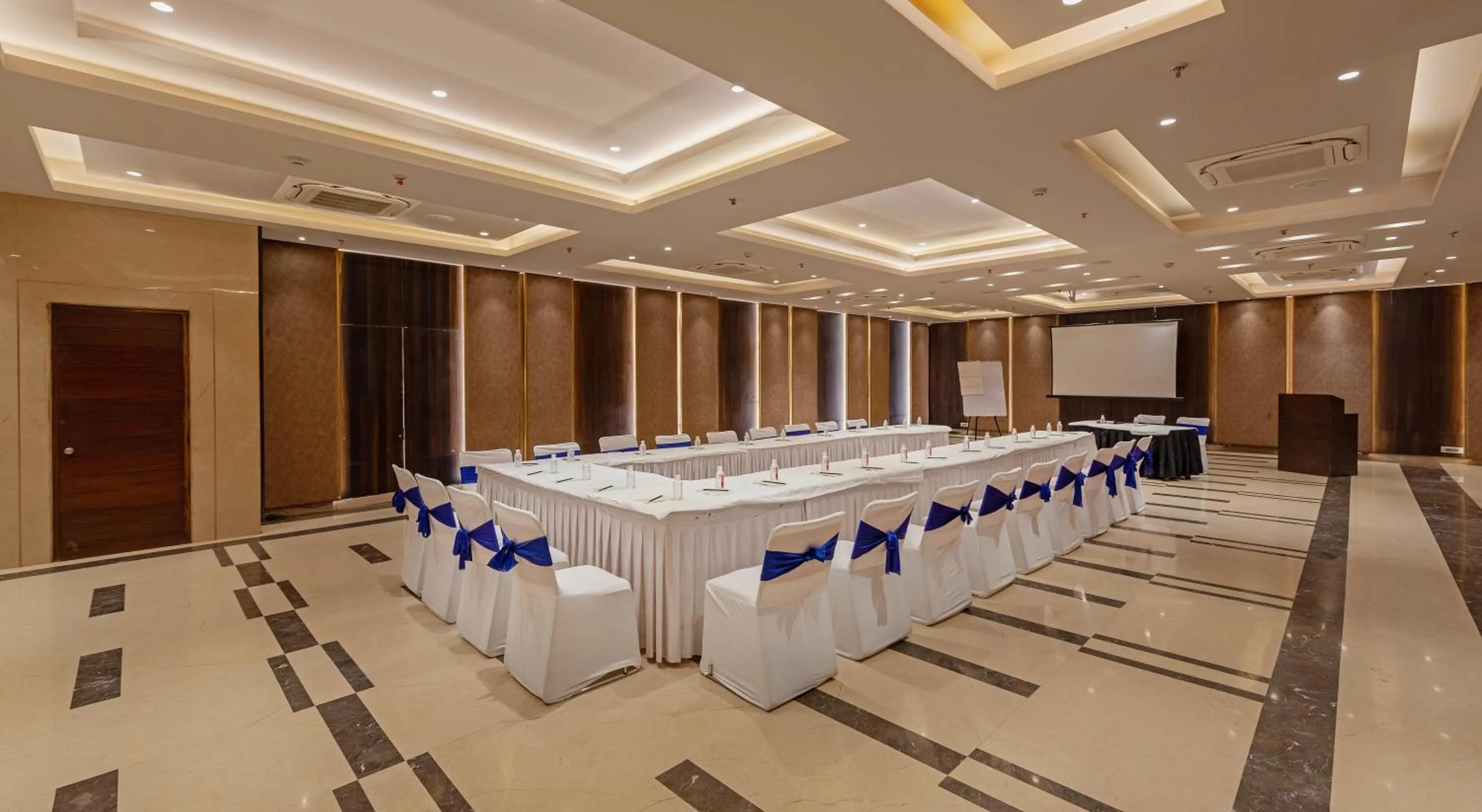 Meeting/conference room in Hotel Saket 27