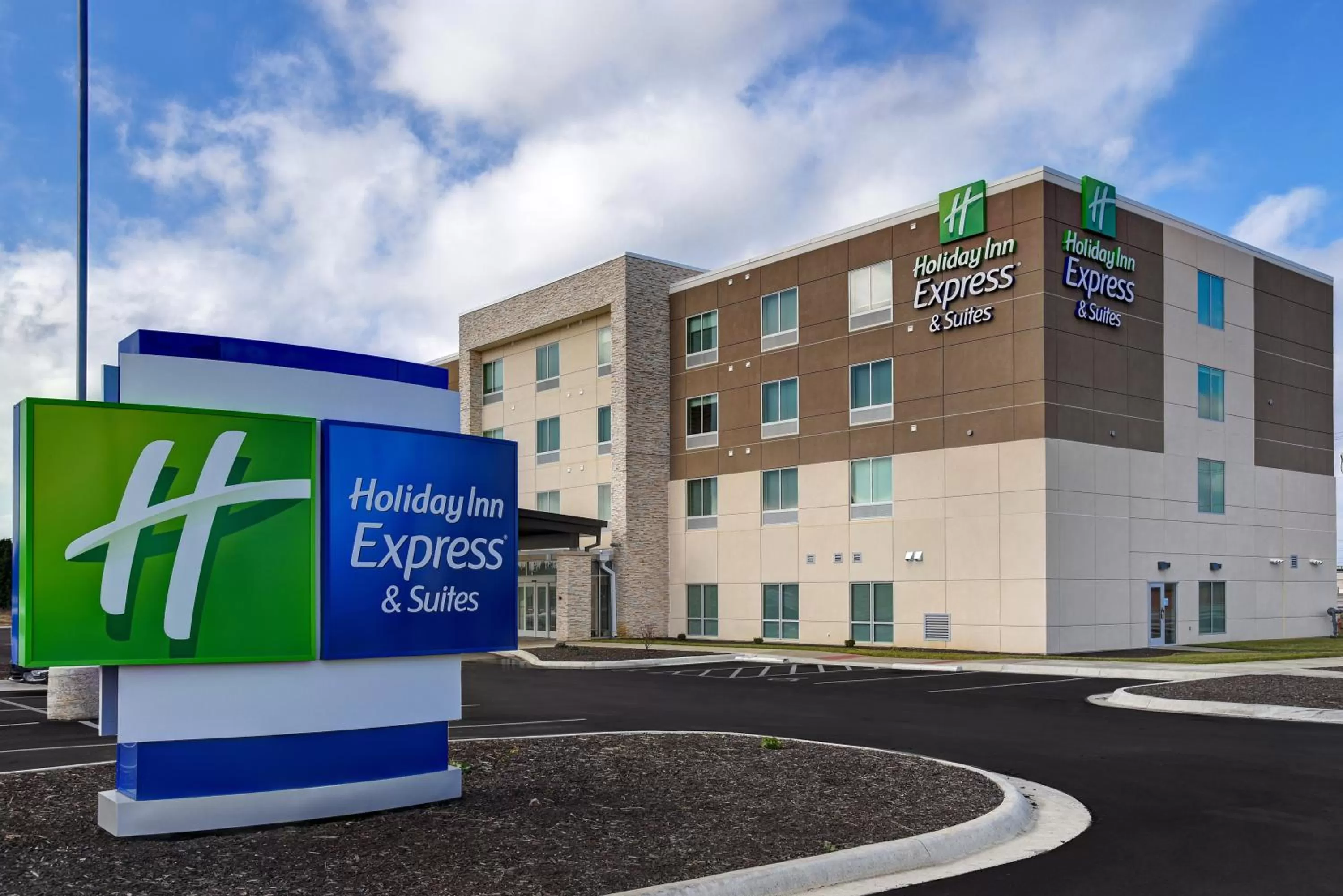 Property building in Holiday Inn Express & Suites - Ottawa by IHG