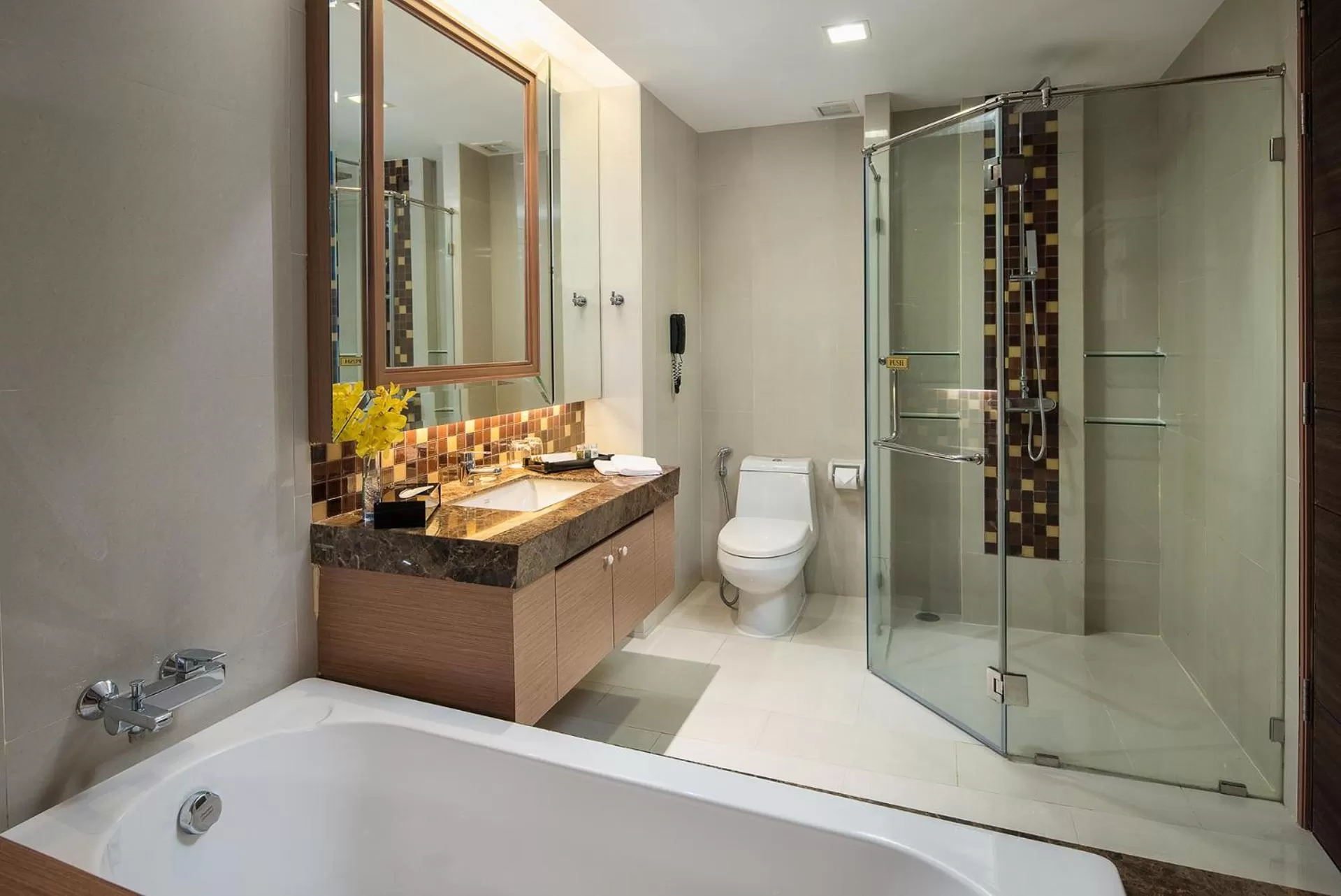 Shower in The Berkeley Hotel Pratunam