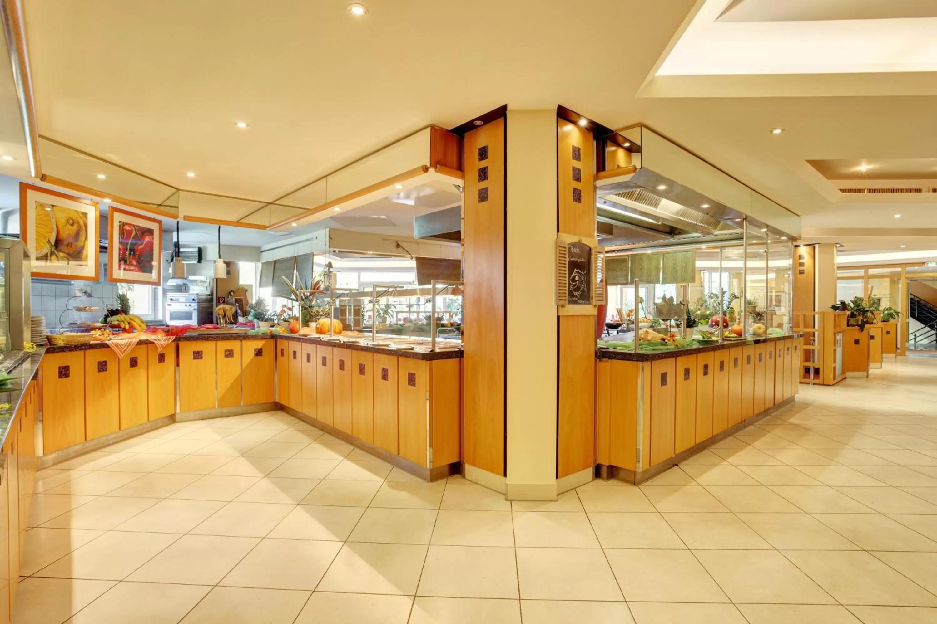 Restaurant/places to eat in ABACUS Tierpark Hotel