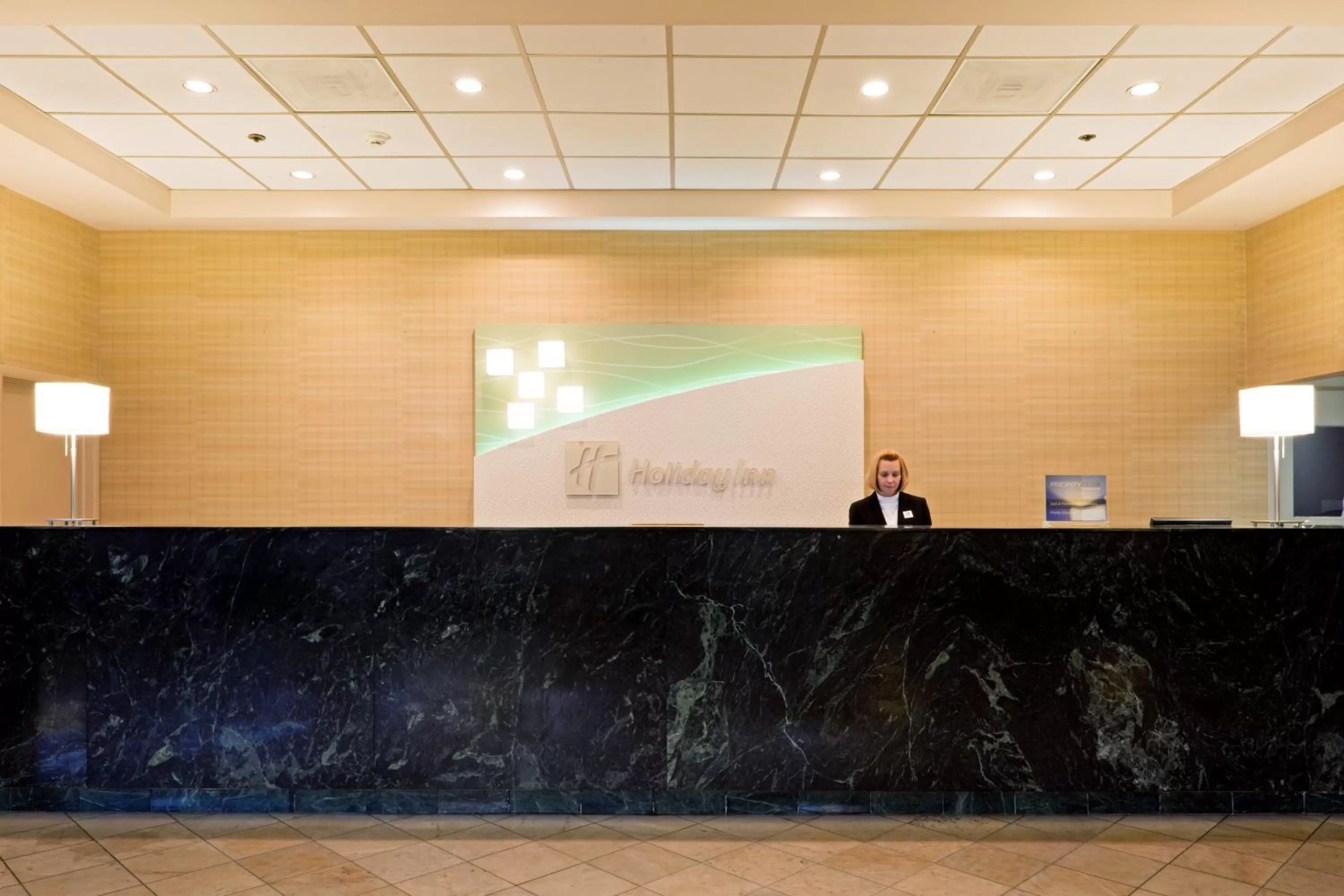 Lobby or reception in Holiday Inn Philadelphia South-Swedesboro by IHG