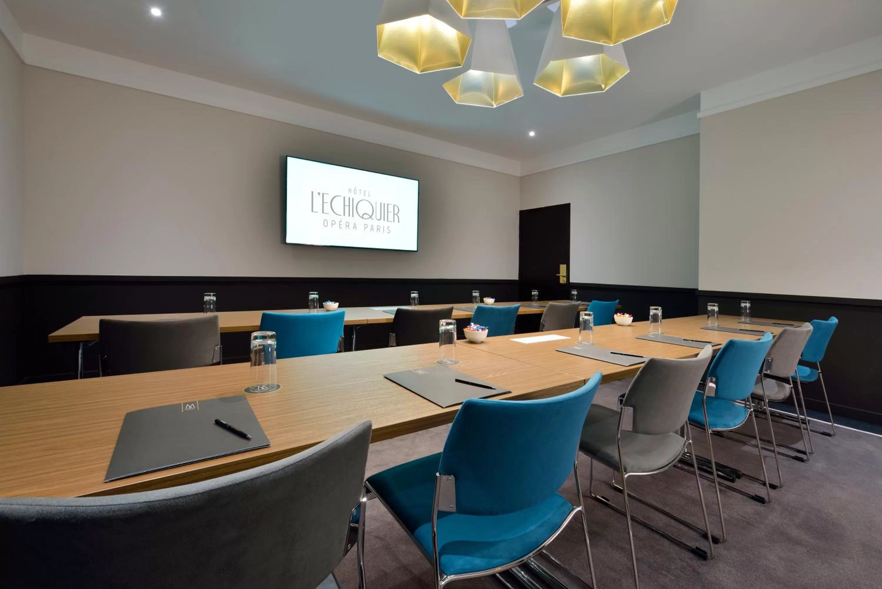 TV and multimedia in l'Echiquier Opéra Hotel Paris - MGallery Collection