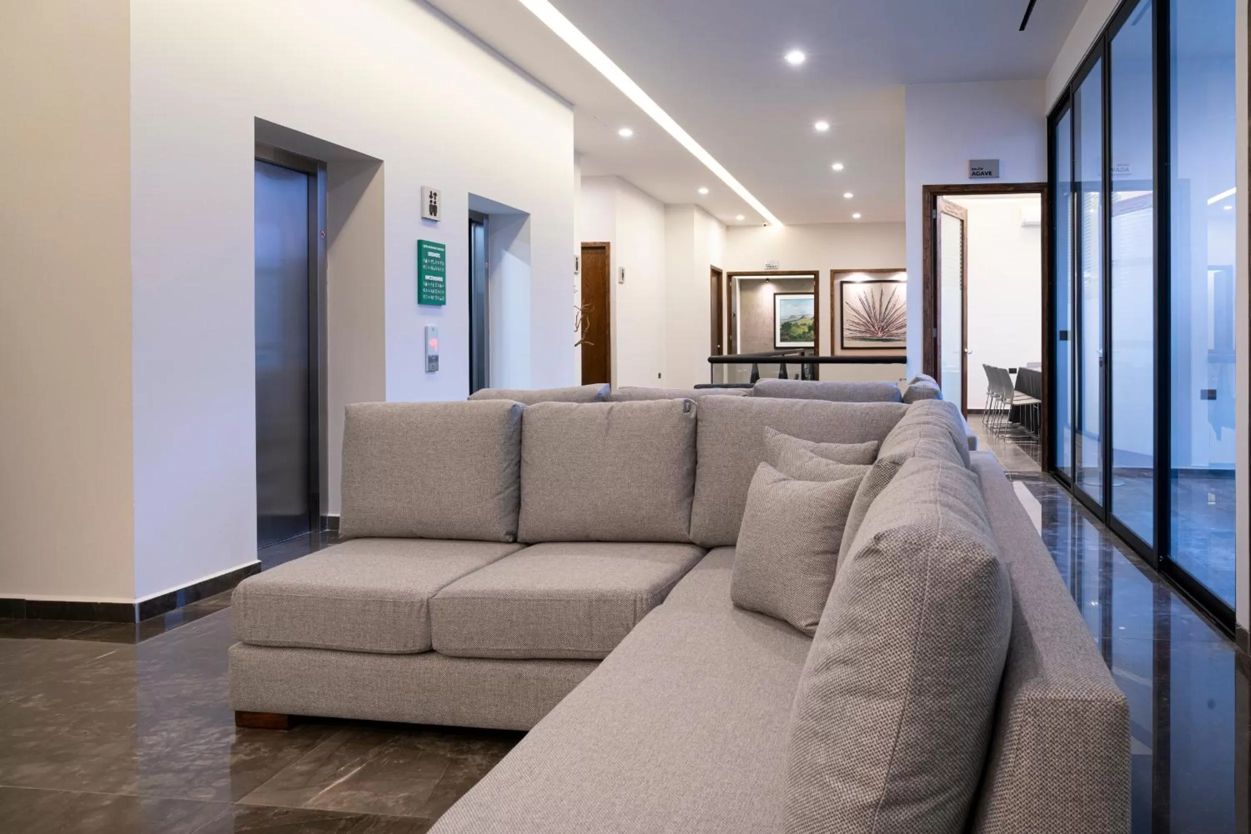 Seating area in Gumont Guadalajara López Mateos - Minerva