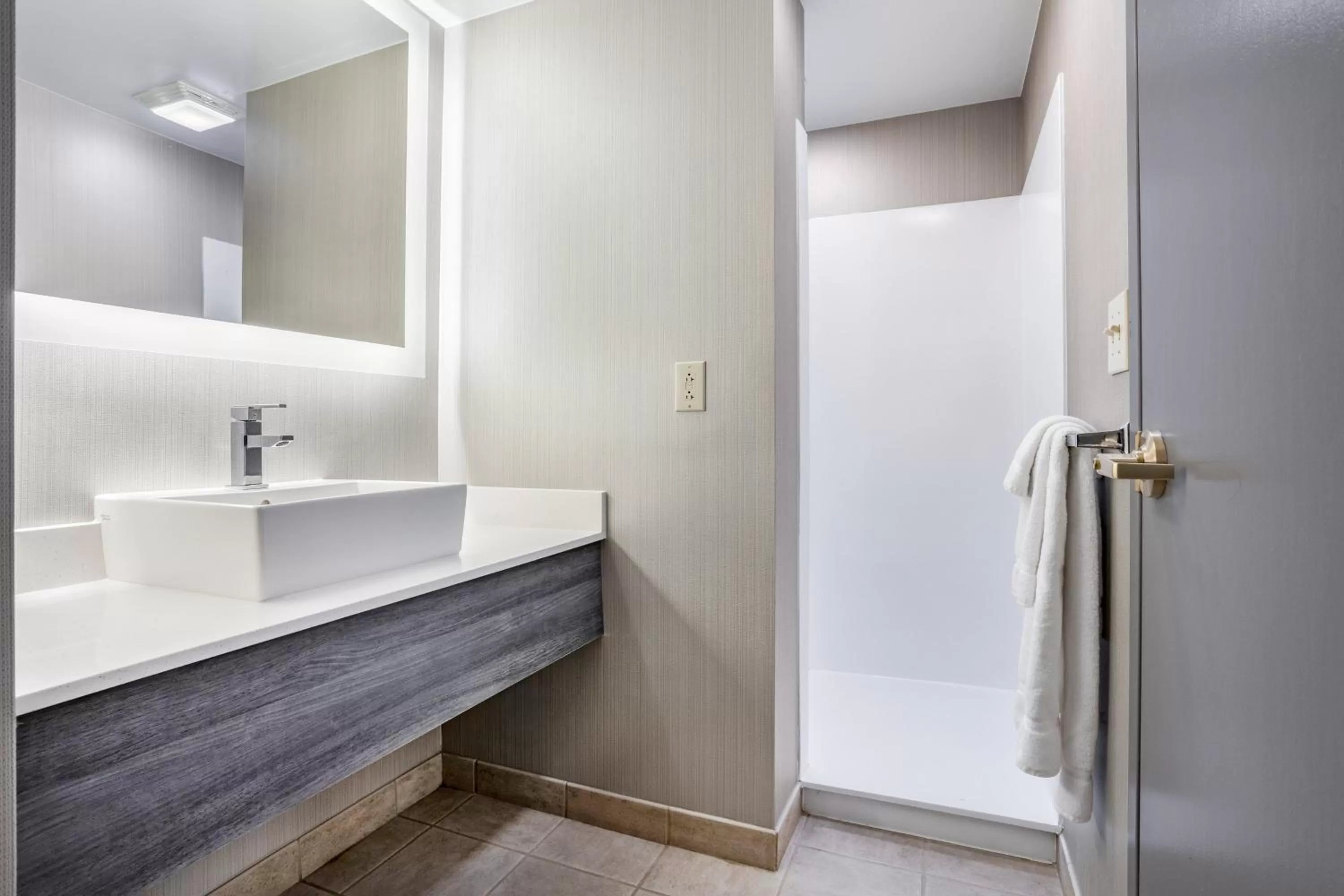 Bathroom in Holiday Inn Lafayette-City Centre by IHG