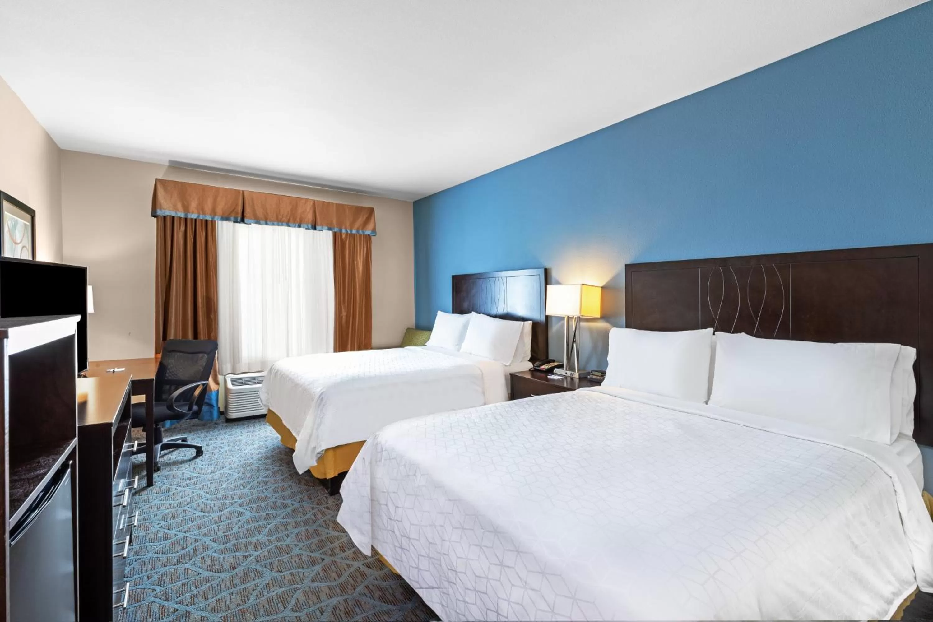 Photo of the whole room, Bed in Holiday Inn Express Hotel & Suites Floresville by IHG