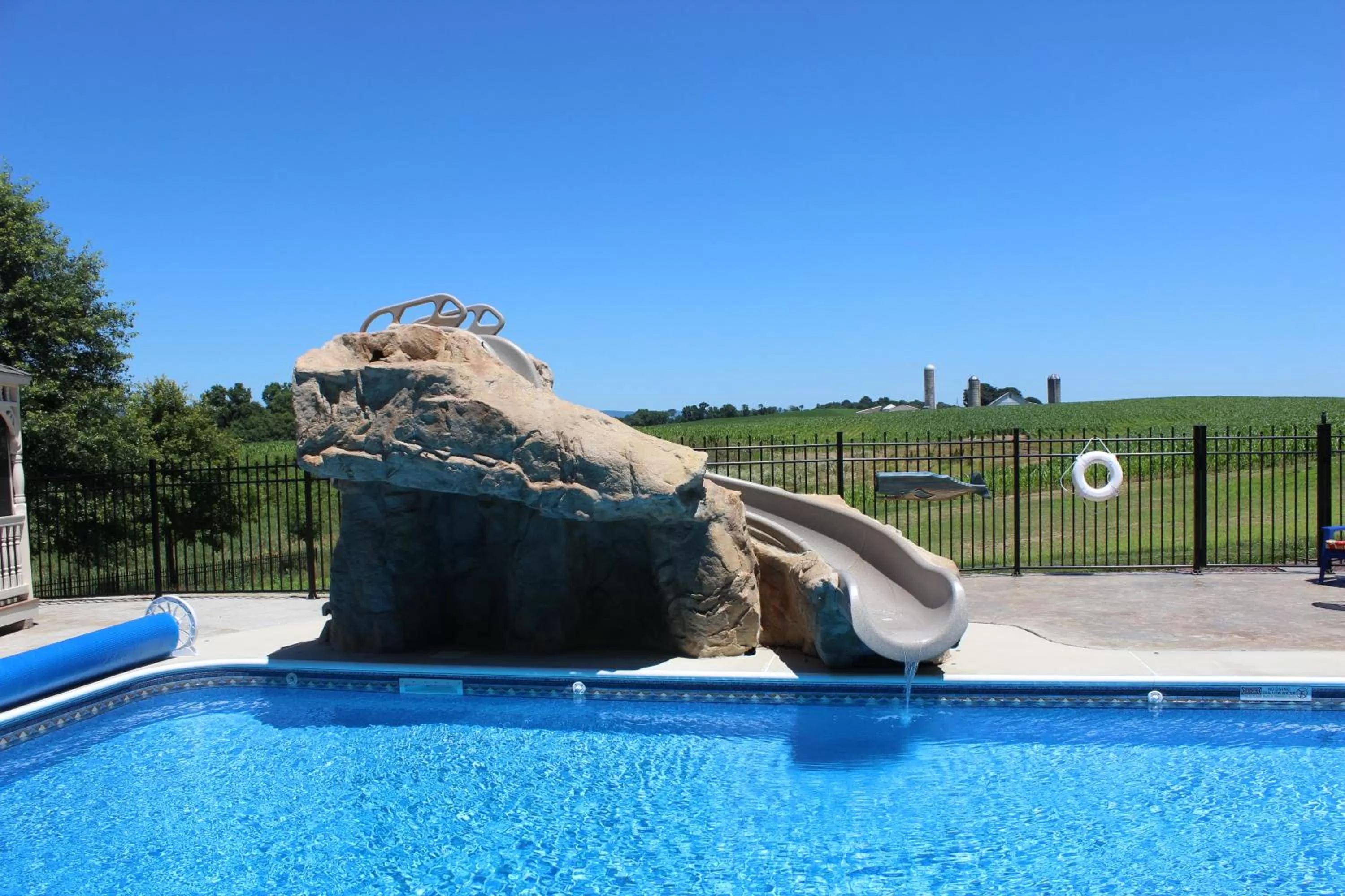 Swimming pool in Carriage Stop Bed & Breakfast