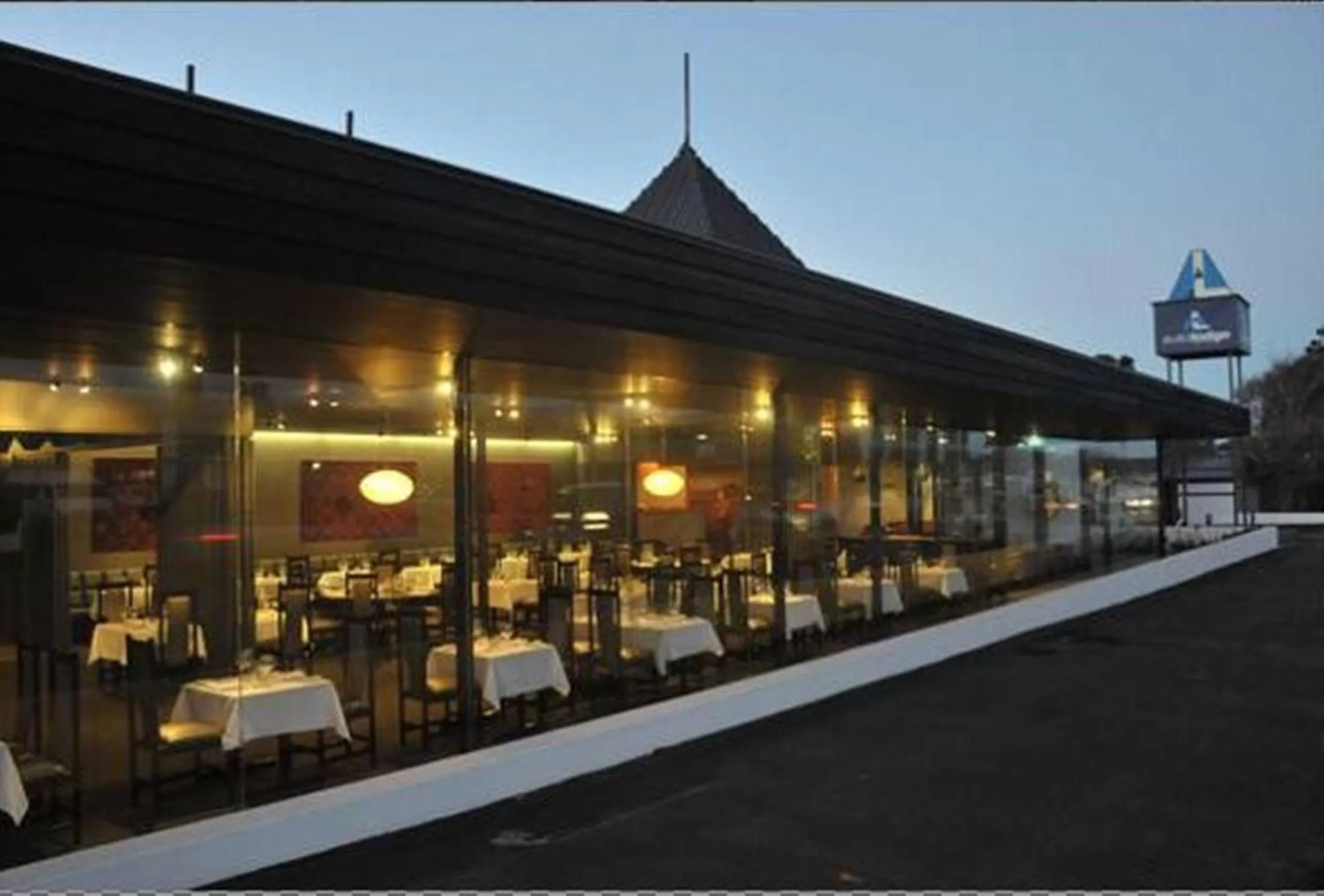 Restaurant/places to eat in Auto Lodge