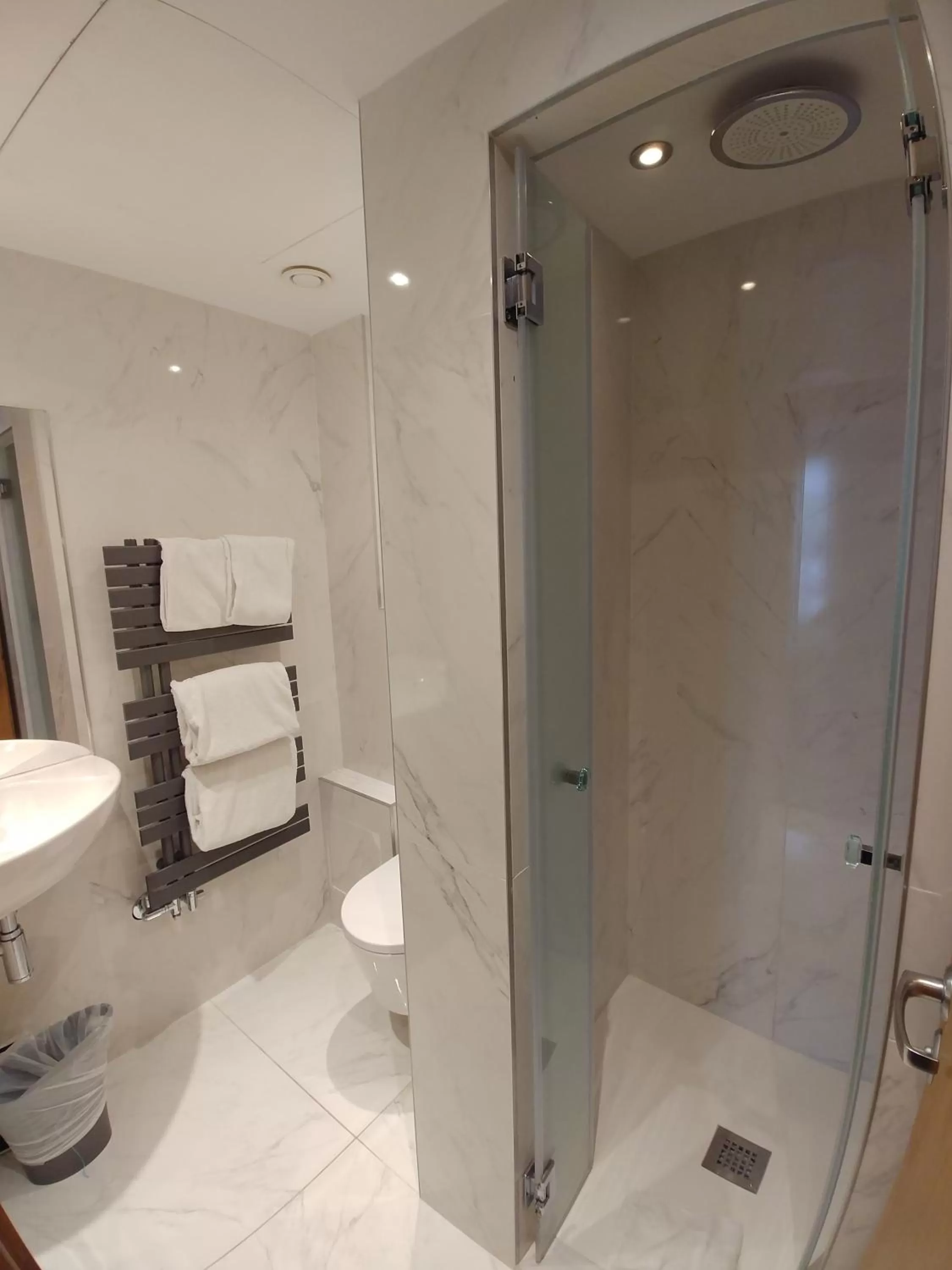 Bathroom in Hotel Aida Opera