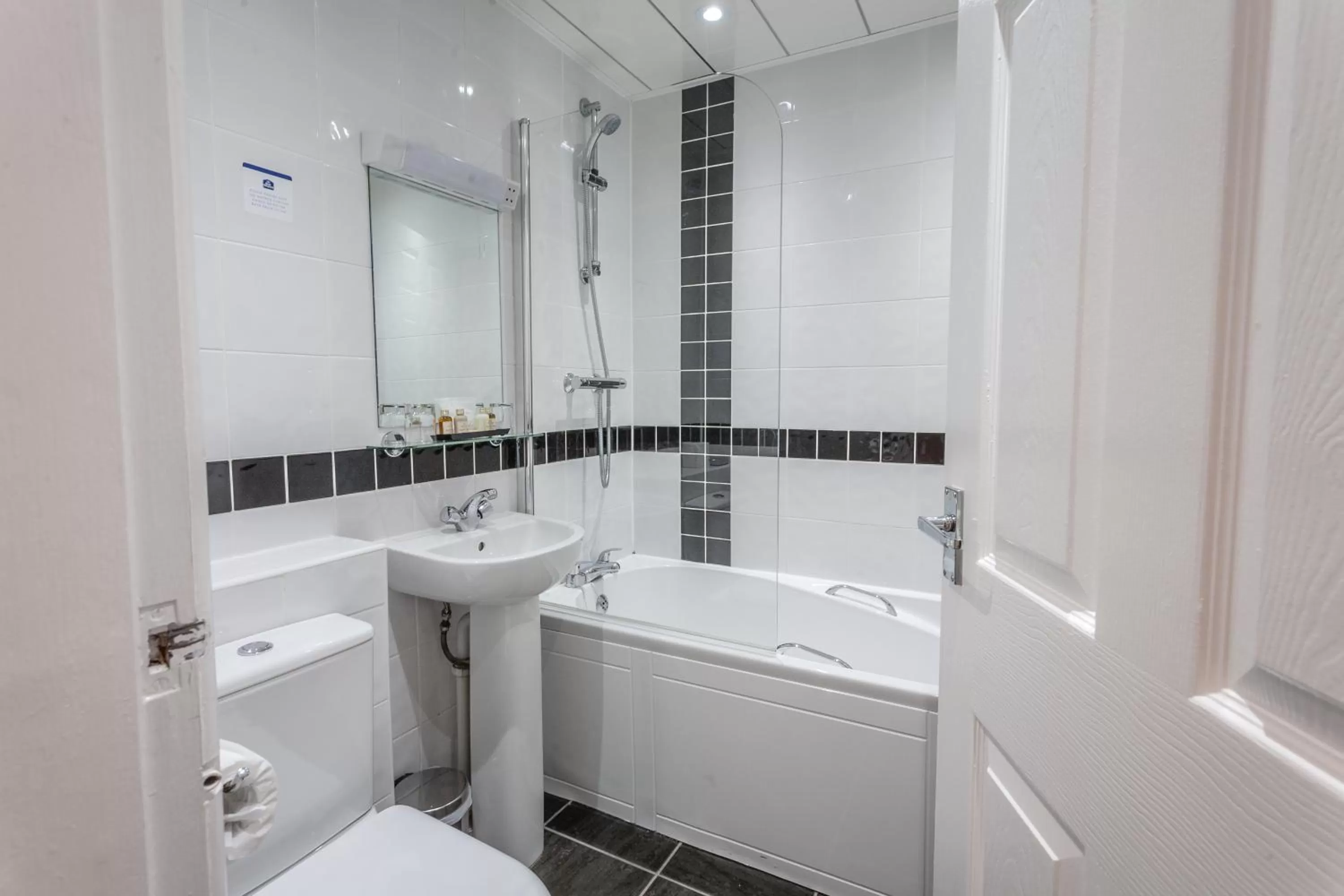 Bathroom in Glendower Hotel BW Signature Collection