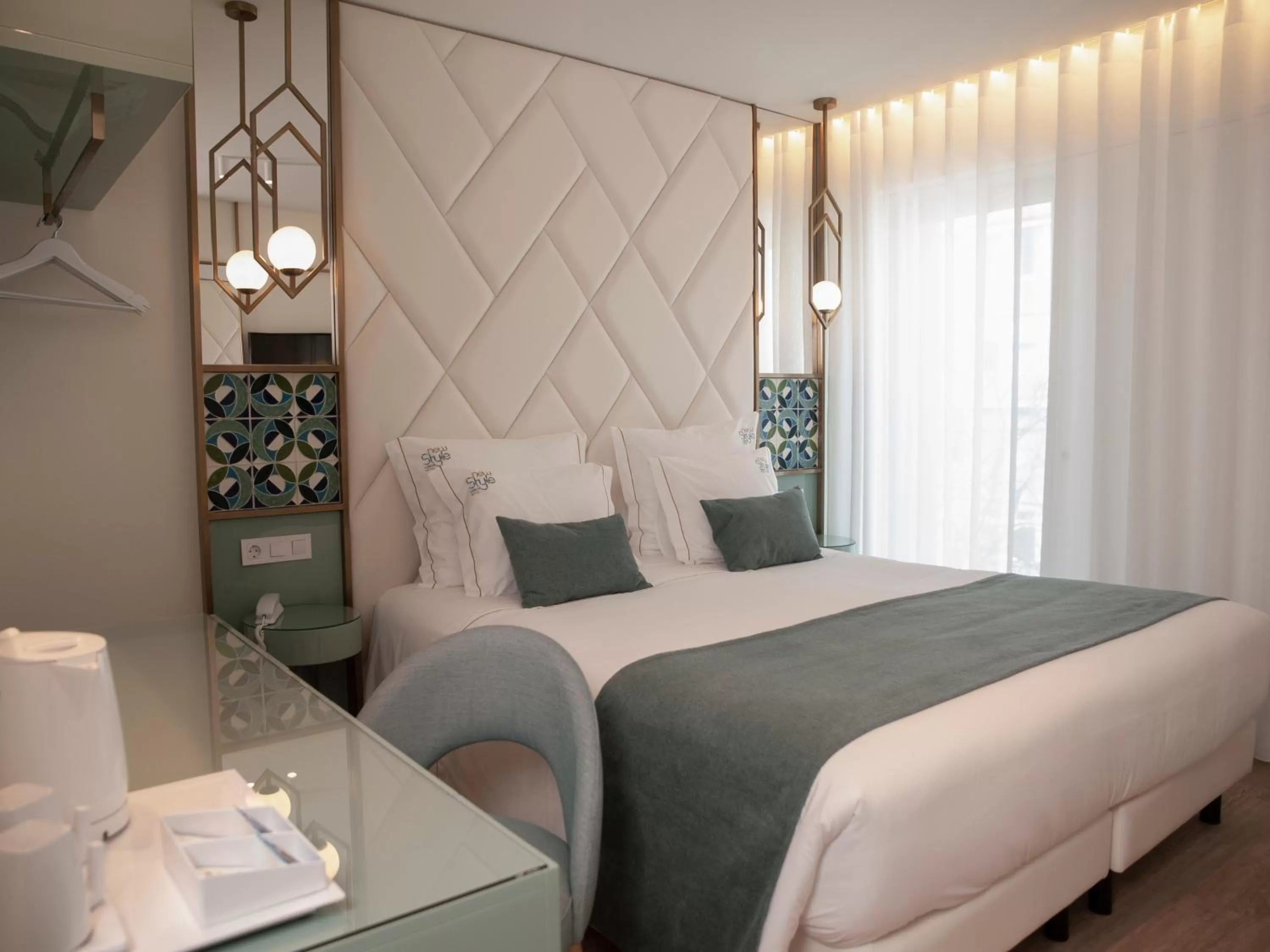 Bedroom, Bed in New Style Lisbon Hotel