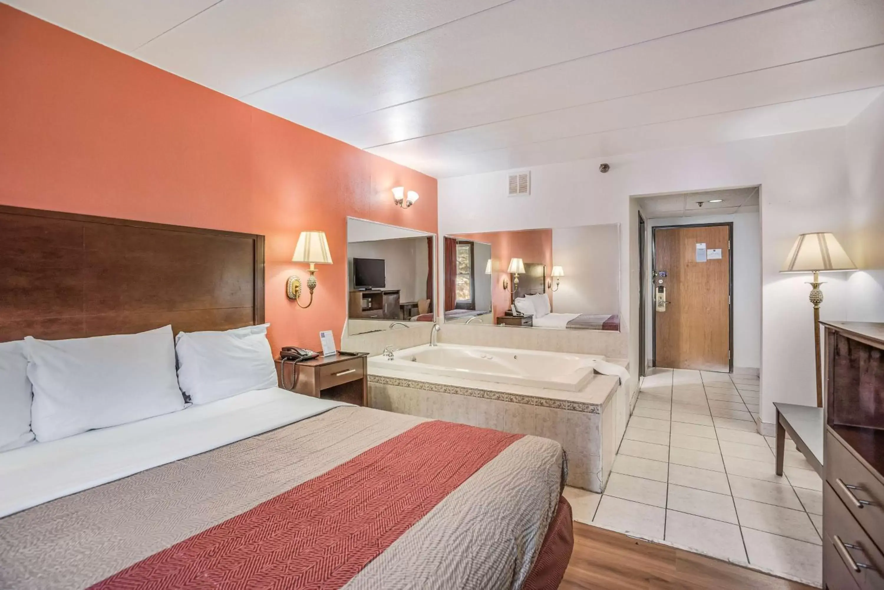 King Room with Spa Bath - Non-Smoking in Motel 6-Levittown, PA - Bensalem King Room with Spa Bath - Non-Smoking in Motel 6-Levittown, PA - Bensalem