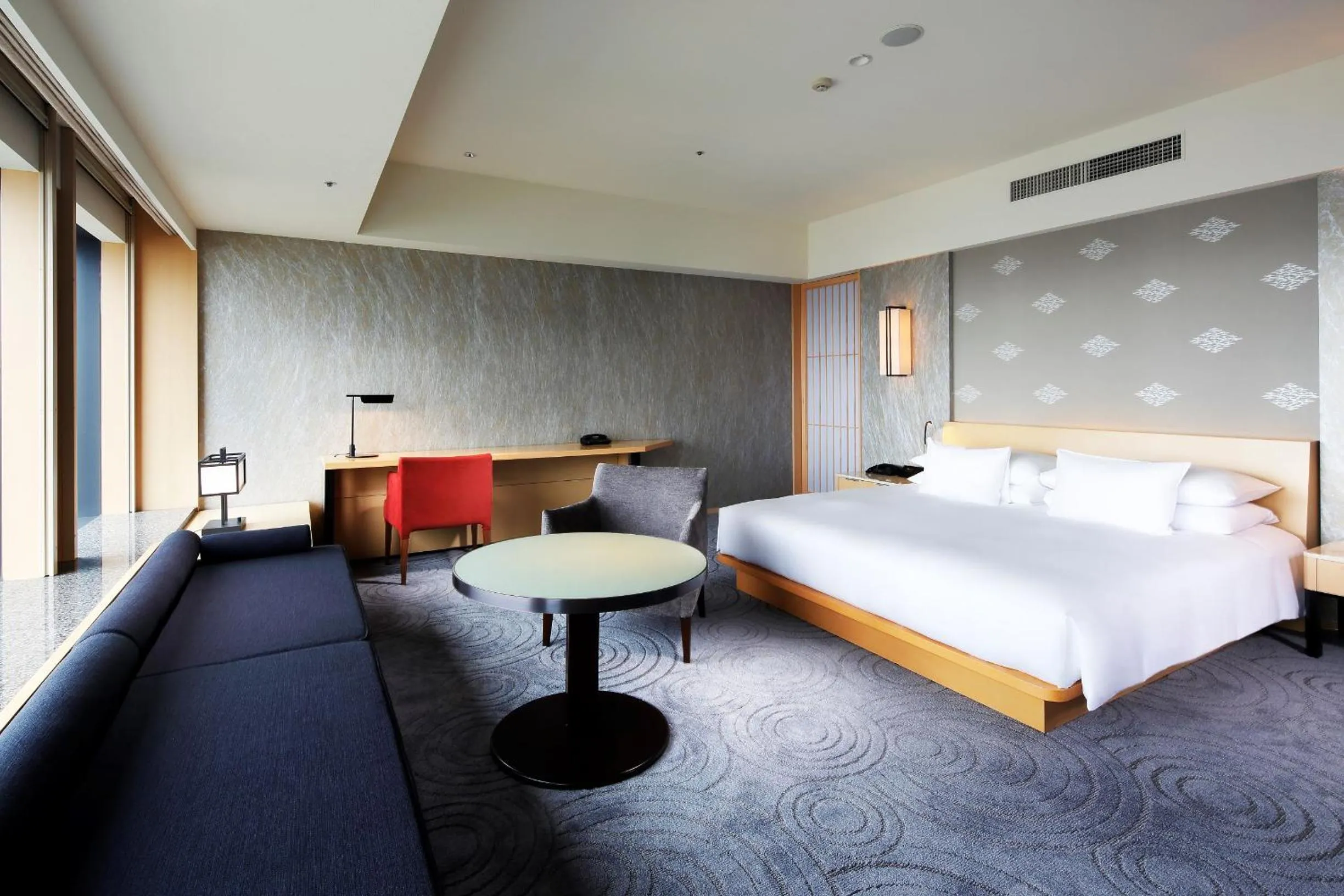 Bed in The Capitol Hotel Tokyu