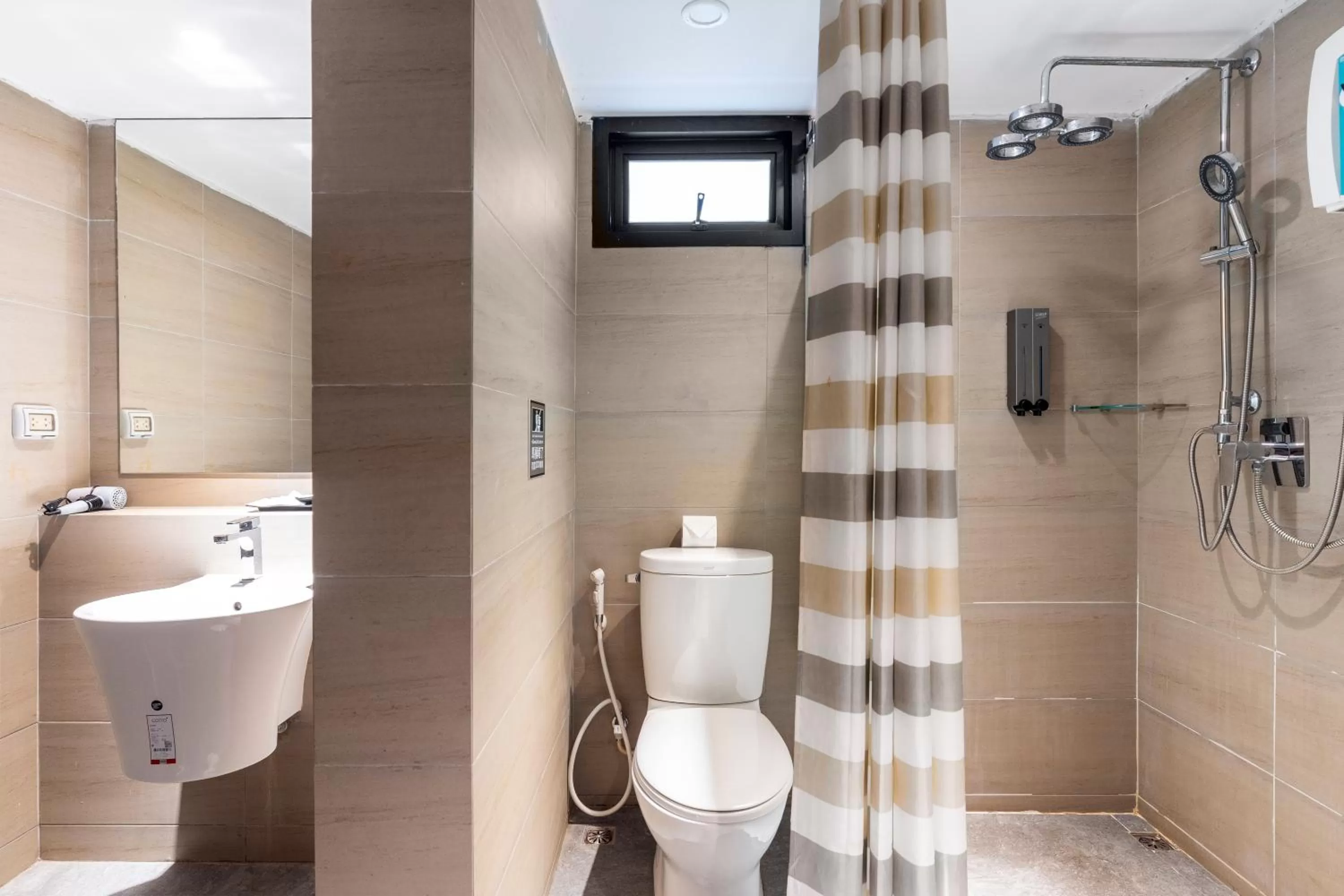 Shower in Nest by Sangob