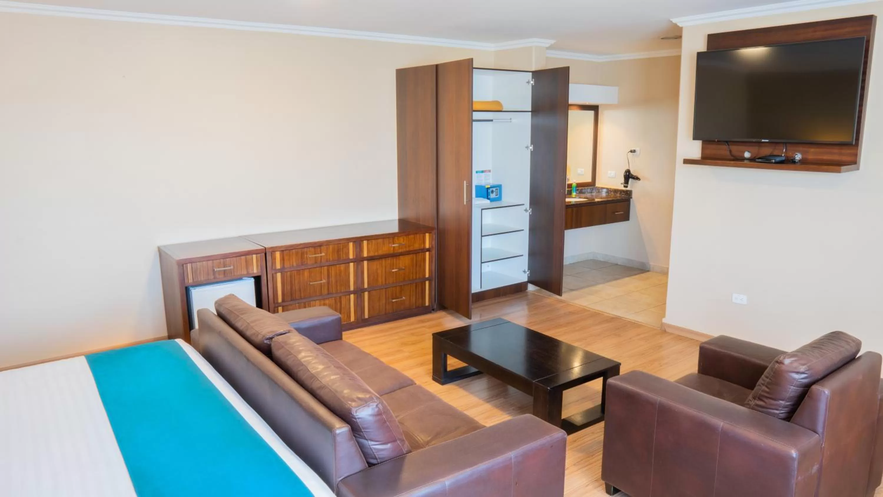 Swimming pool, Bed in Fenix Hotel