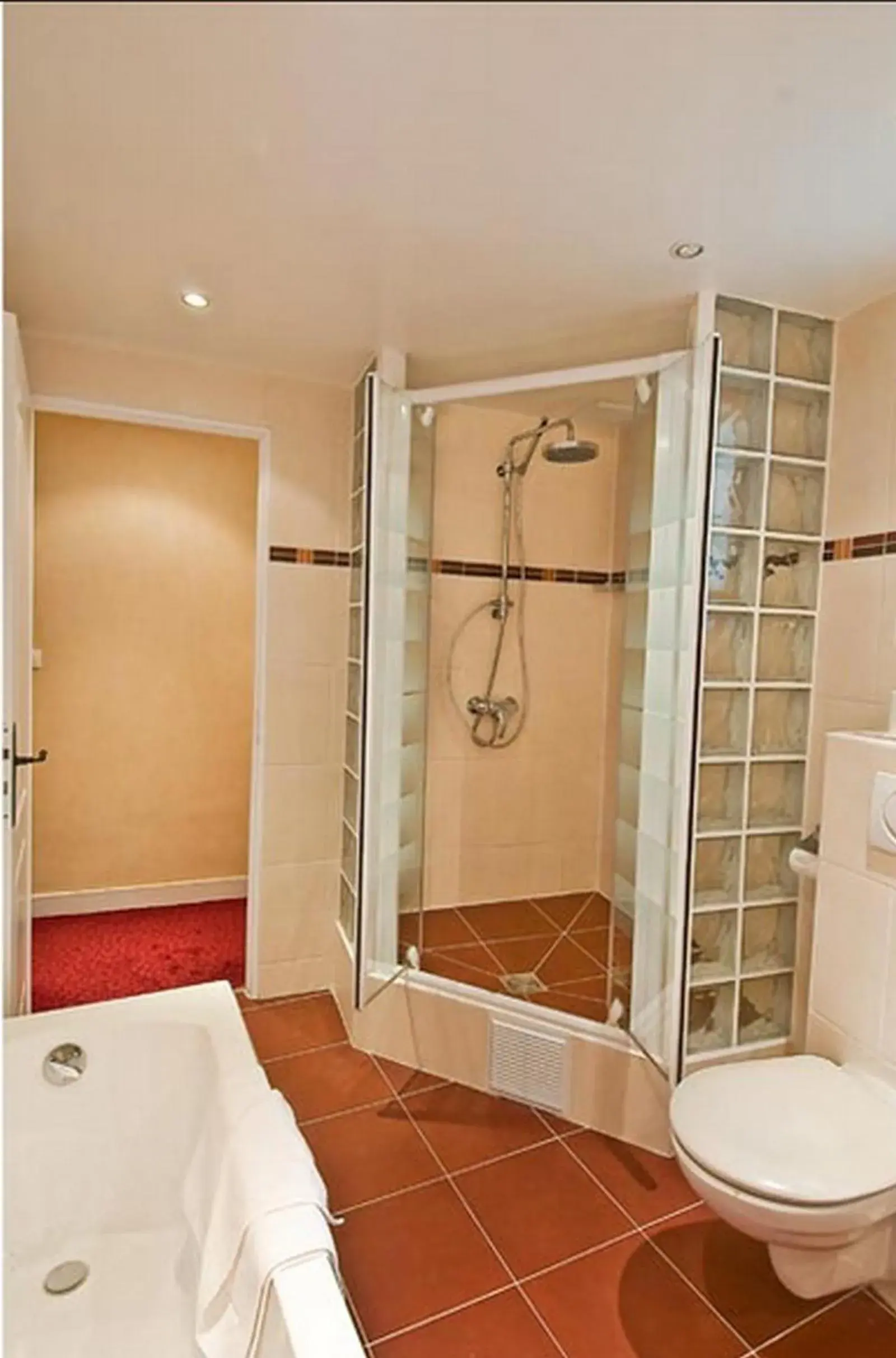 Superior Triple Room in L'Ouest Hotel Superior Triple Room in L'Ouest Hotel