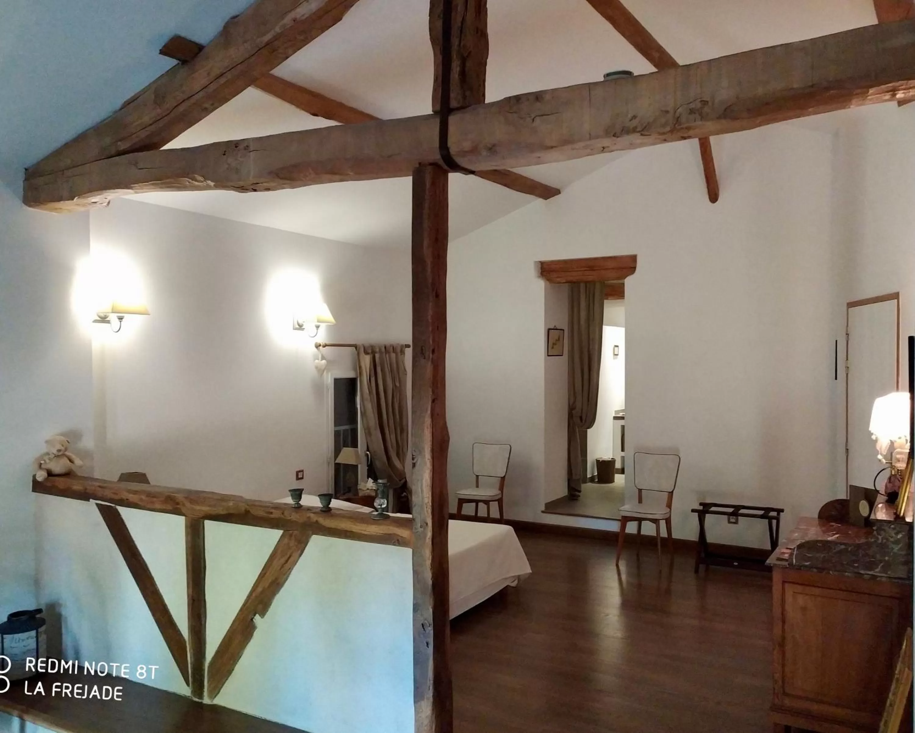 Shower, Bed in La Fréjade