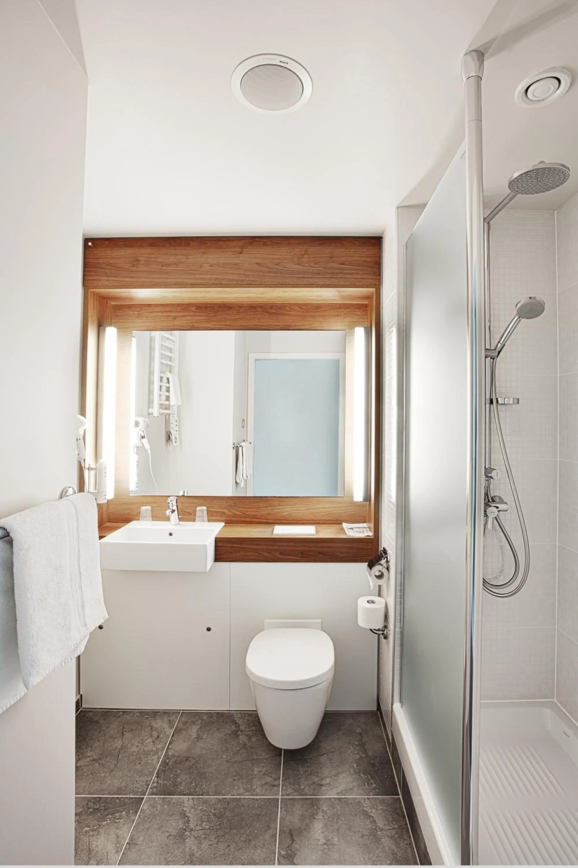 Bathroom in Campanile Bydgoszcz