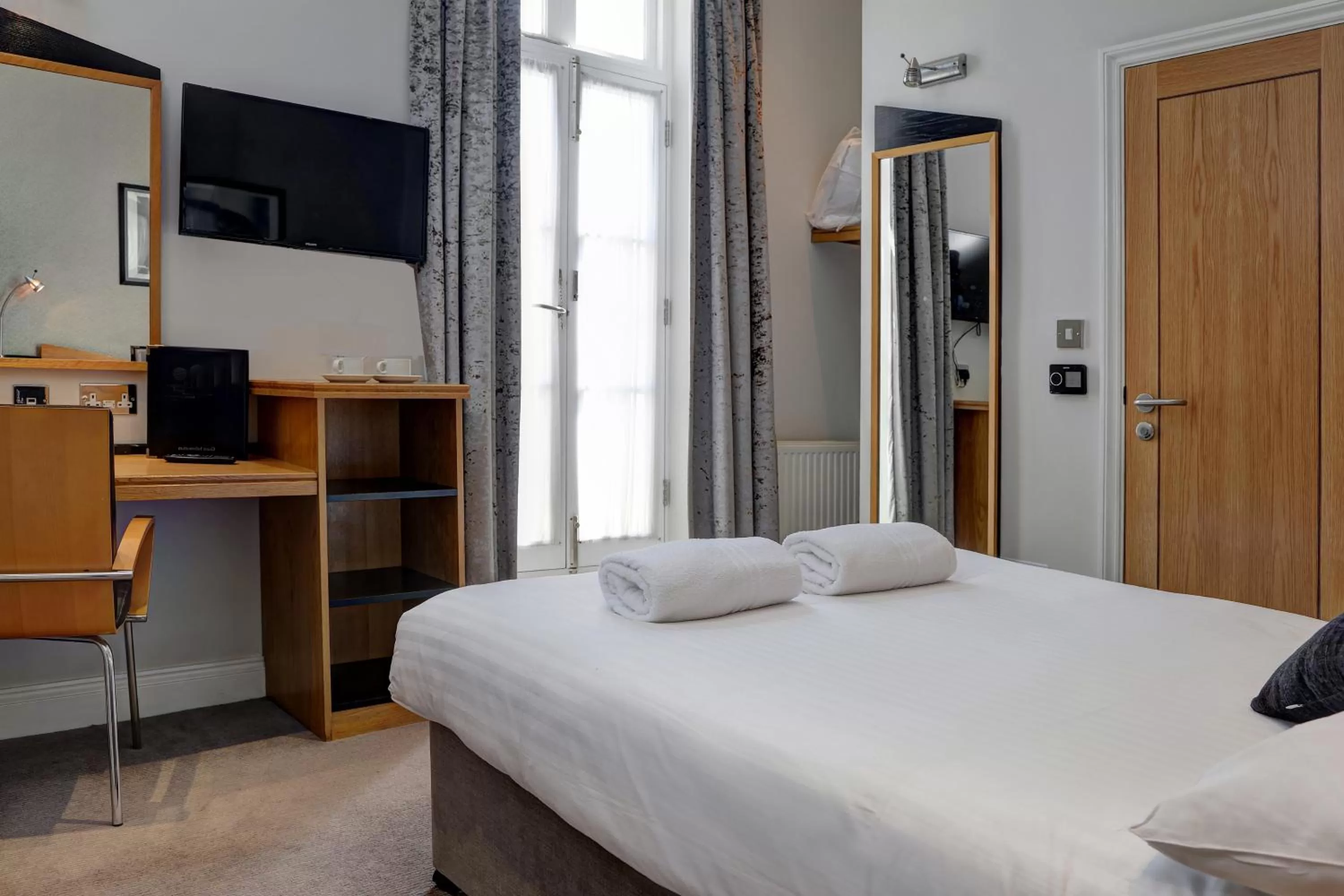 Bed in Best Western Buckingham Palace Rd