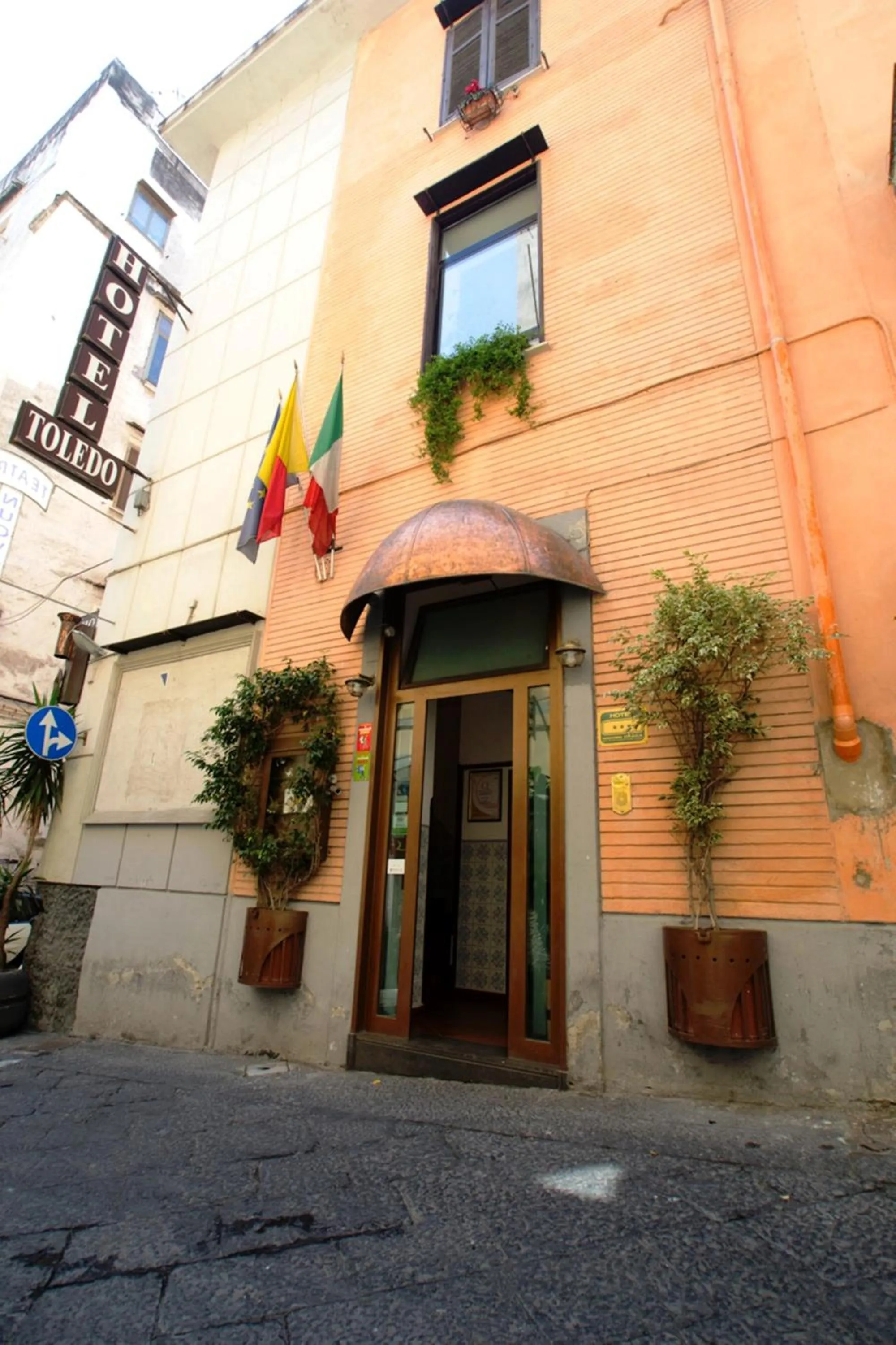 Facade/entrance in Hotel Toledo