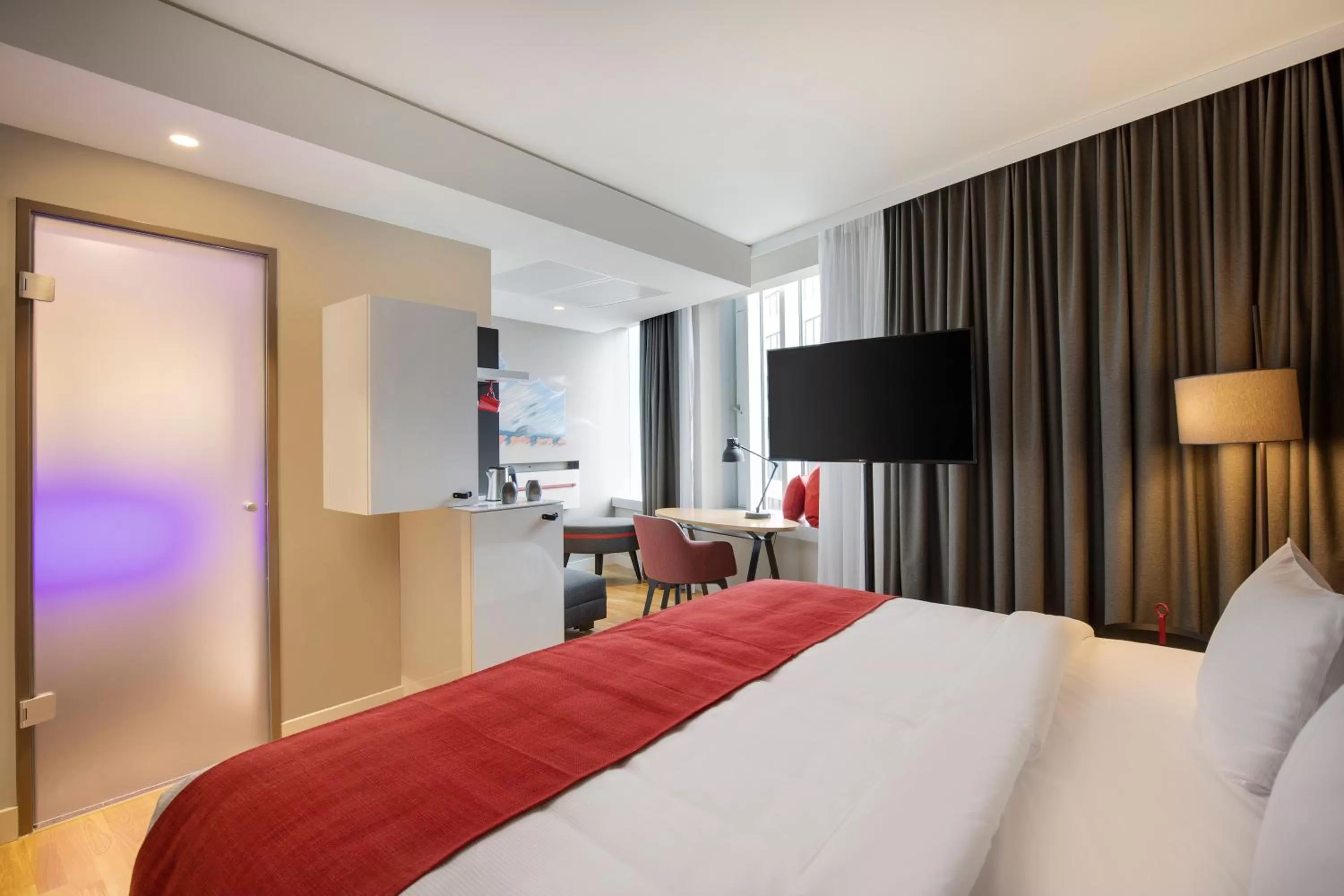 Photo of the whole room, Bed in Holiday Inn Hamburg - City Nord by IHG