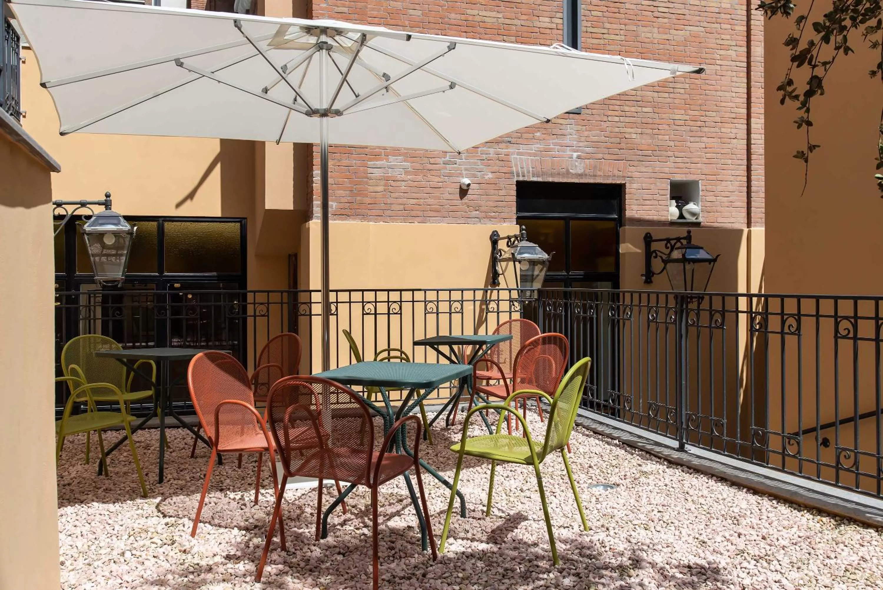 Property building in Albergo Etico Roma