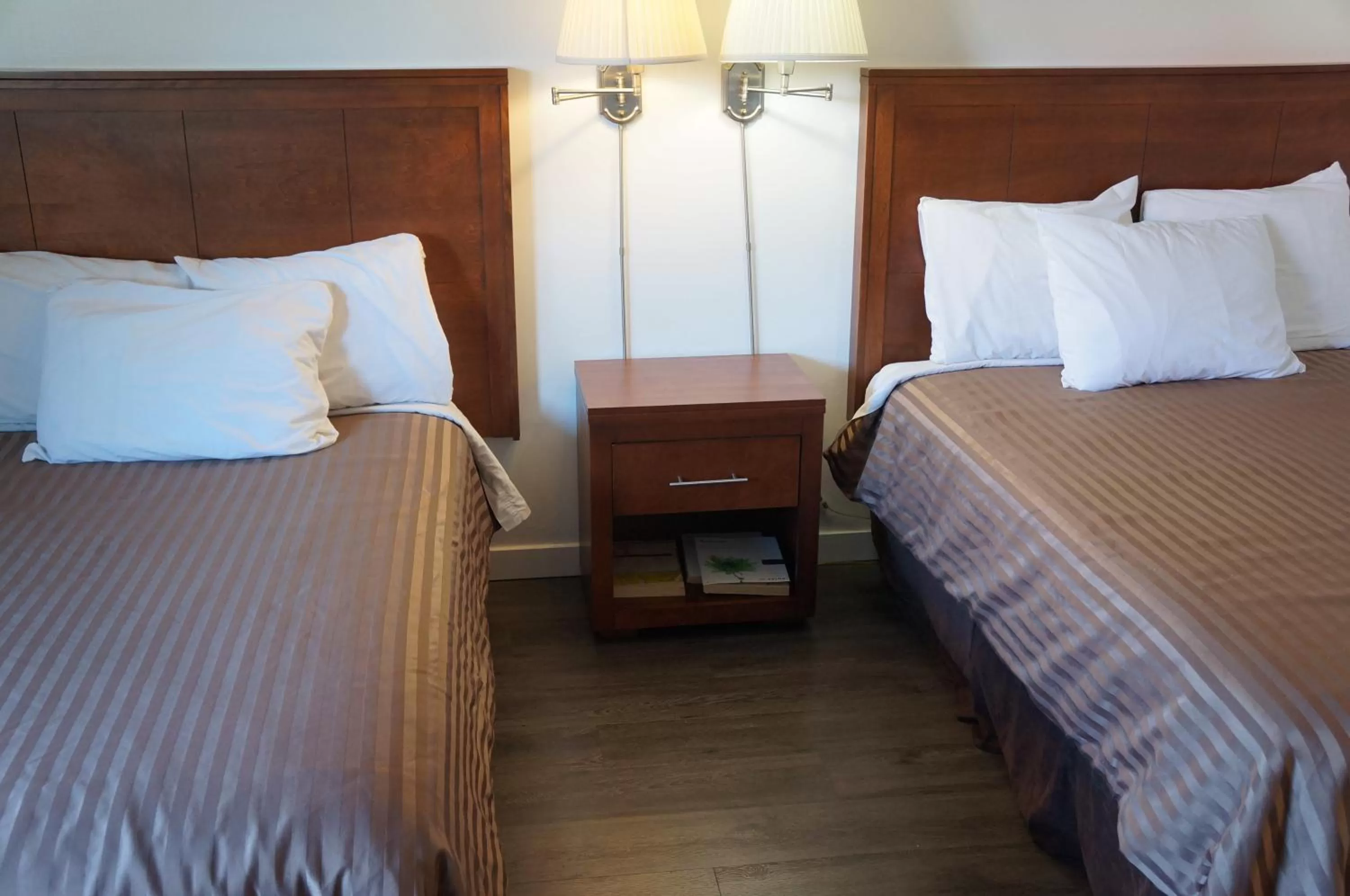 Bed in Westward Inn & Suites