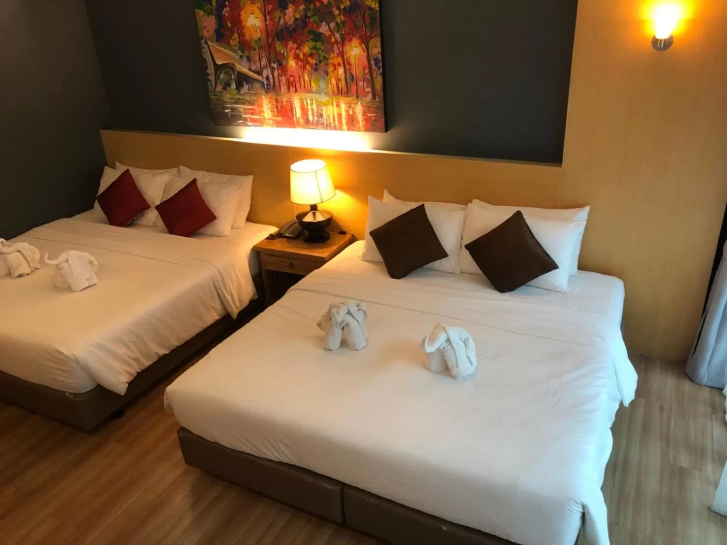 Photo of the whole room, Bed in Le Naview @Prasingh