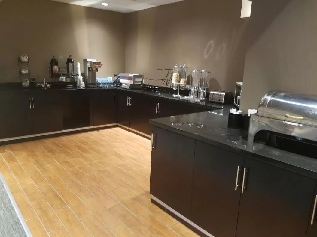 Continental breakfast in Ramada by Wyndham Glendale Heights/Lombard