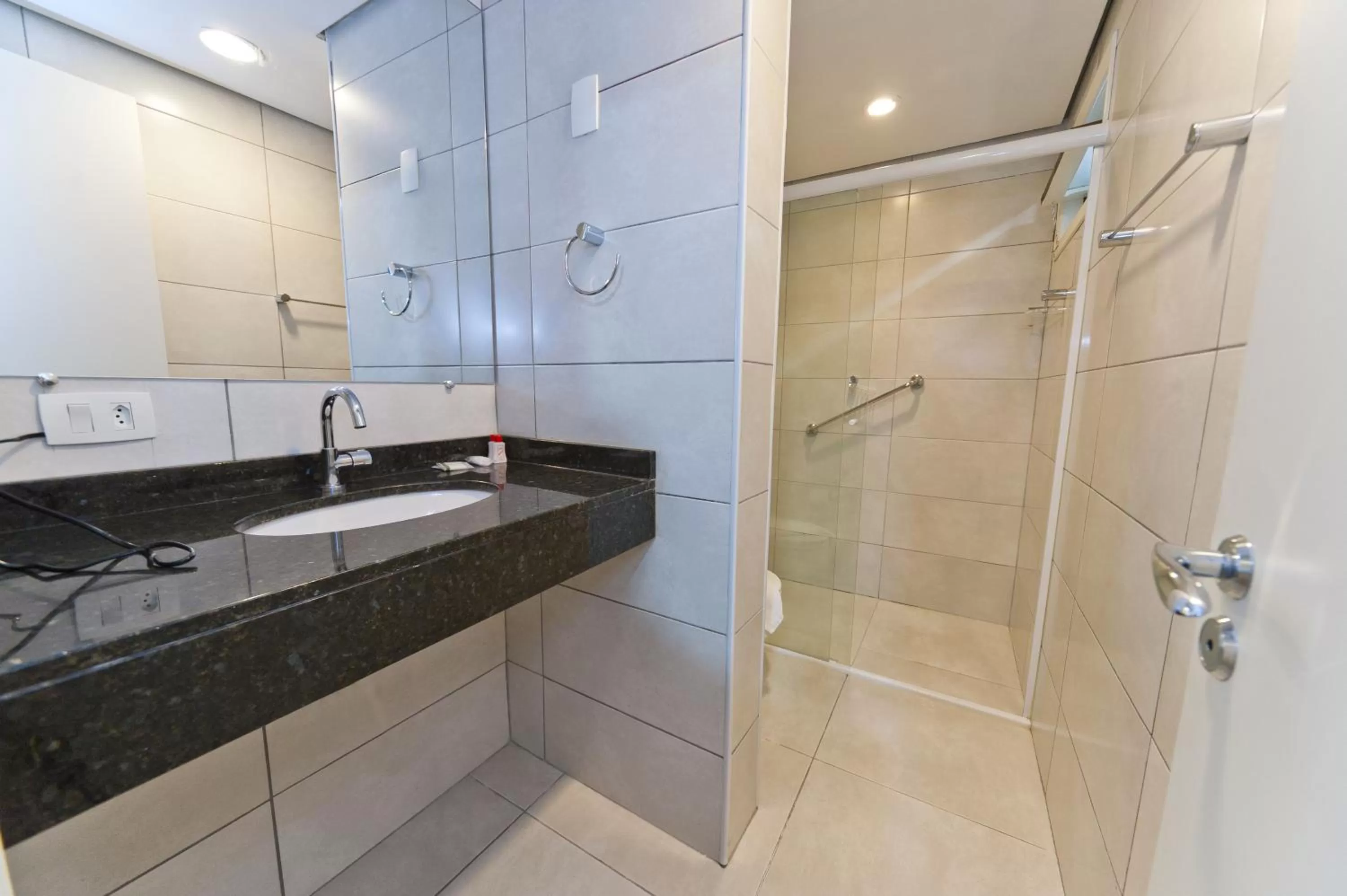 Bathroom in Hotel Sol By MRHotelaria