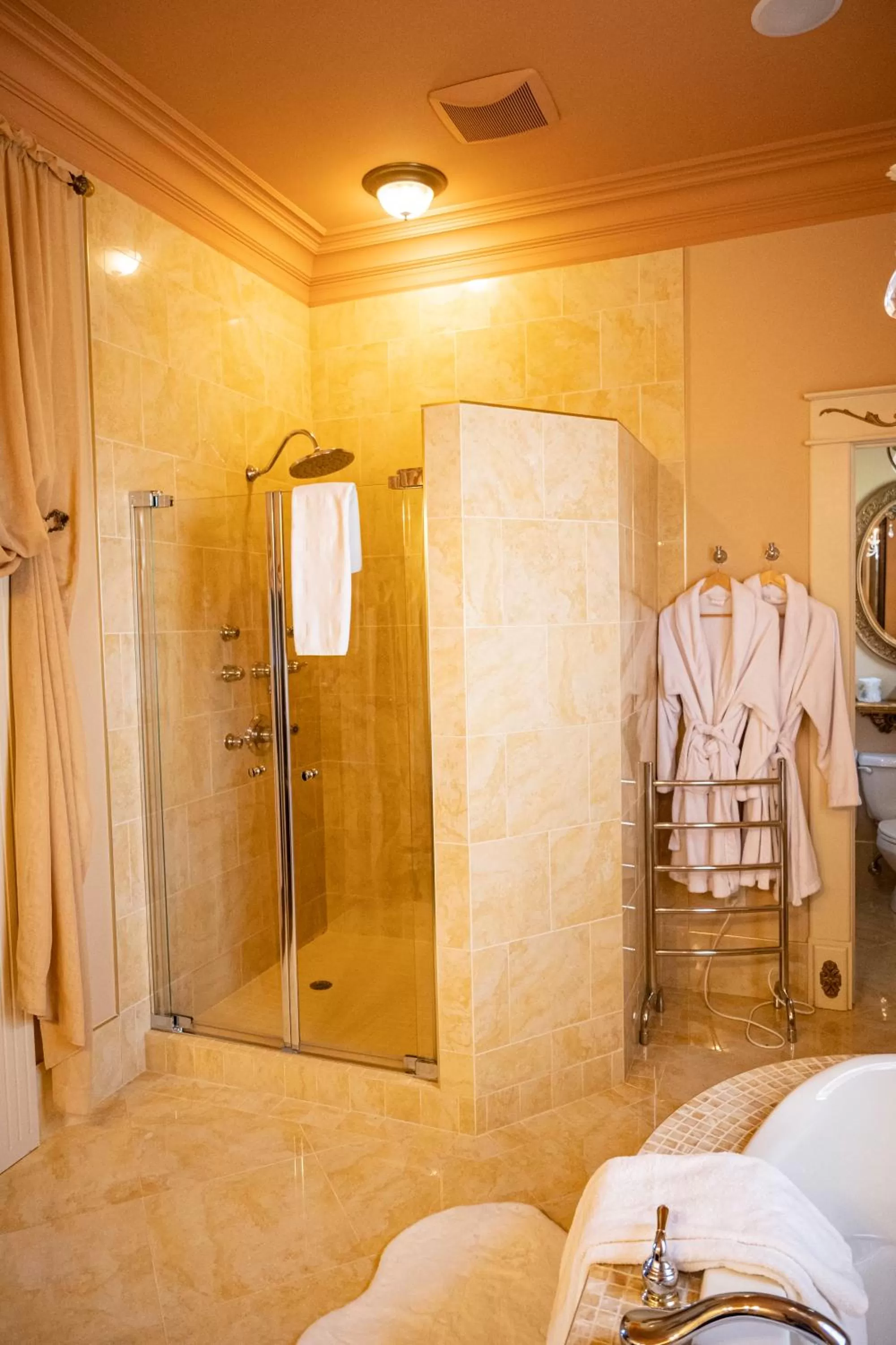 Bathroom in Belle View Manor Inn