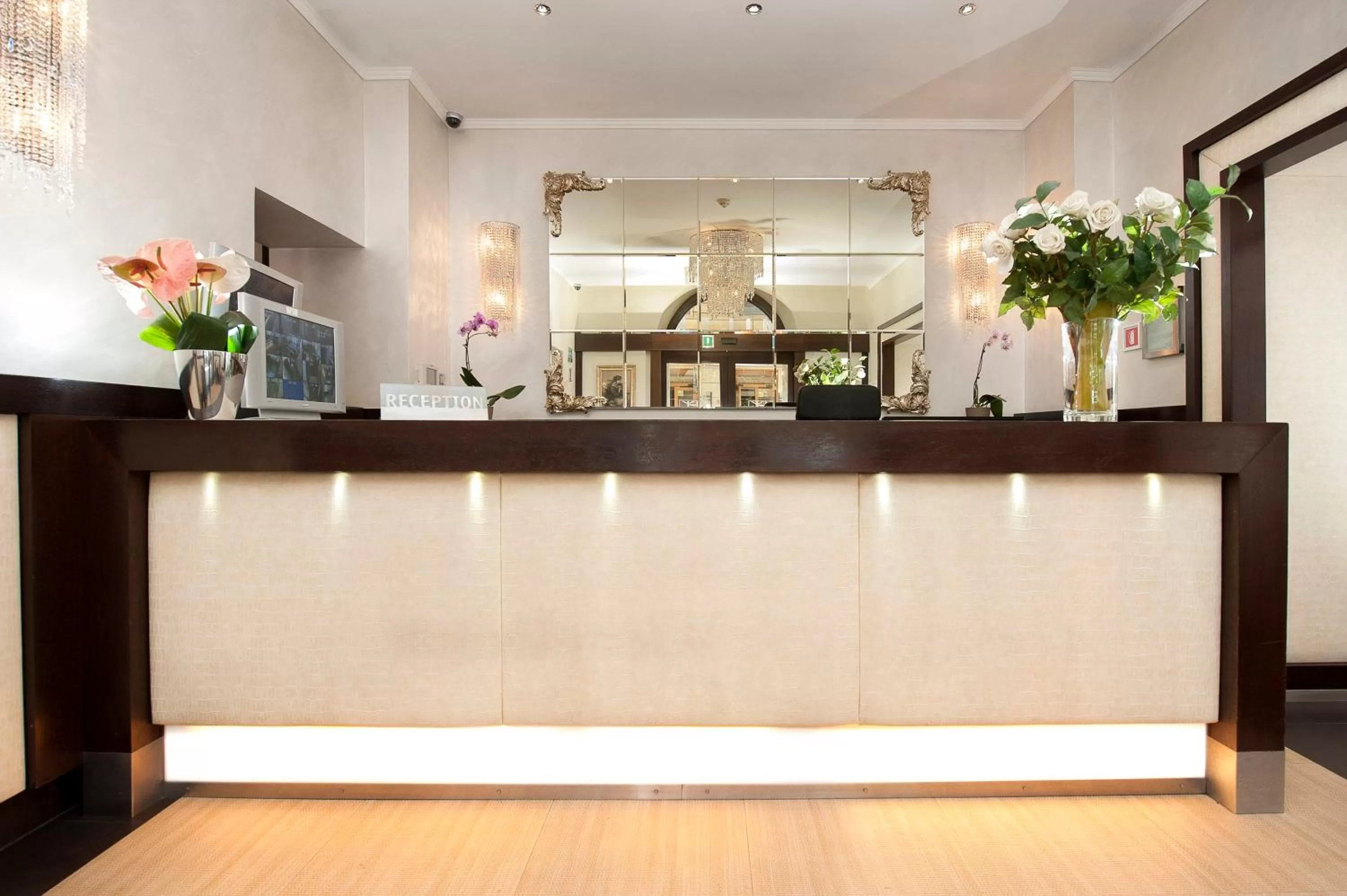 Lobby or reception in Yes Hotel Boutique Rome