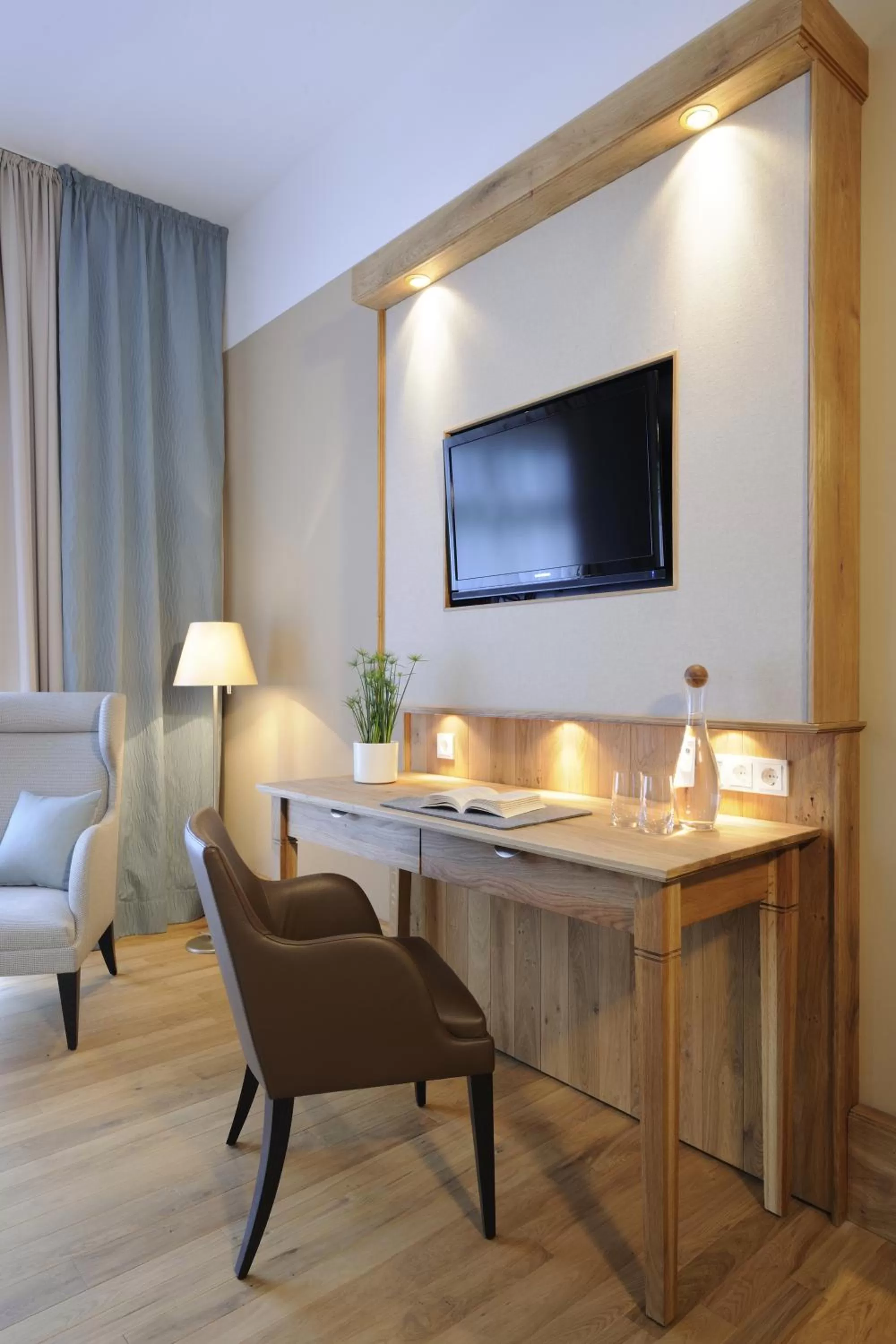 TV and multimedia, TV/Entertainment Center in Hotel Rimberg