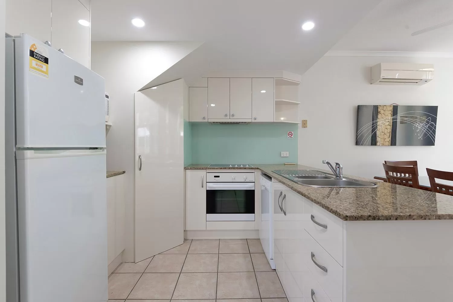Kitchen or kitchenette in Tropical Nites Holiday Townhouses