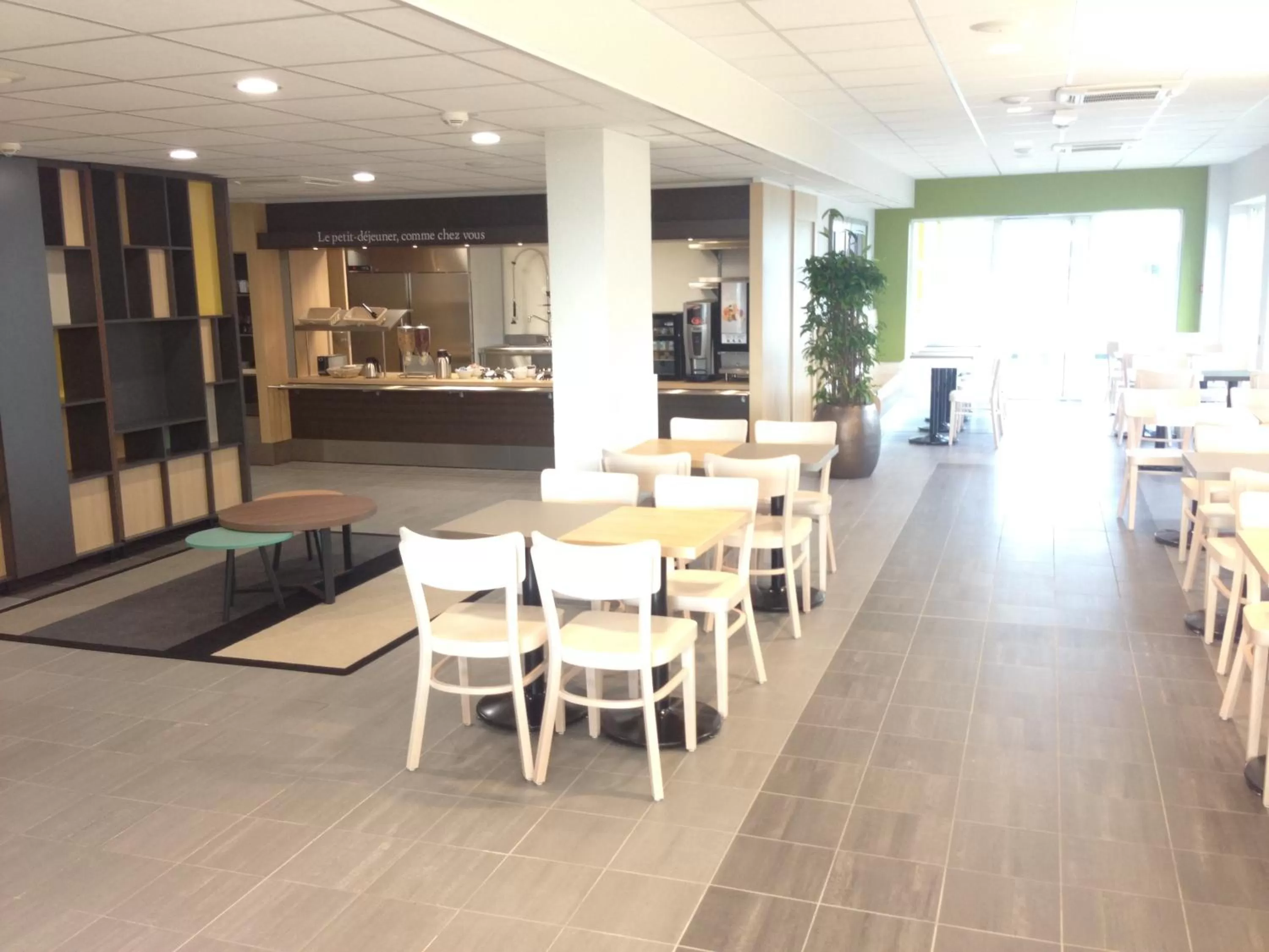 Restaurant/places to eat in B&B HOTEL Lyon Sud États-Unis