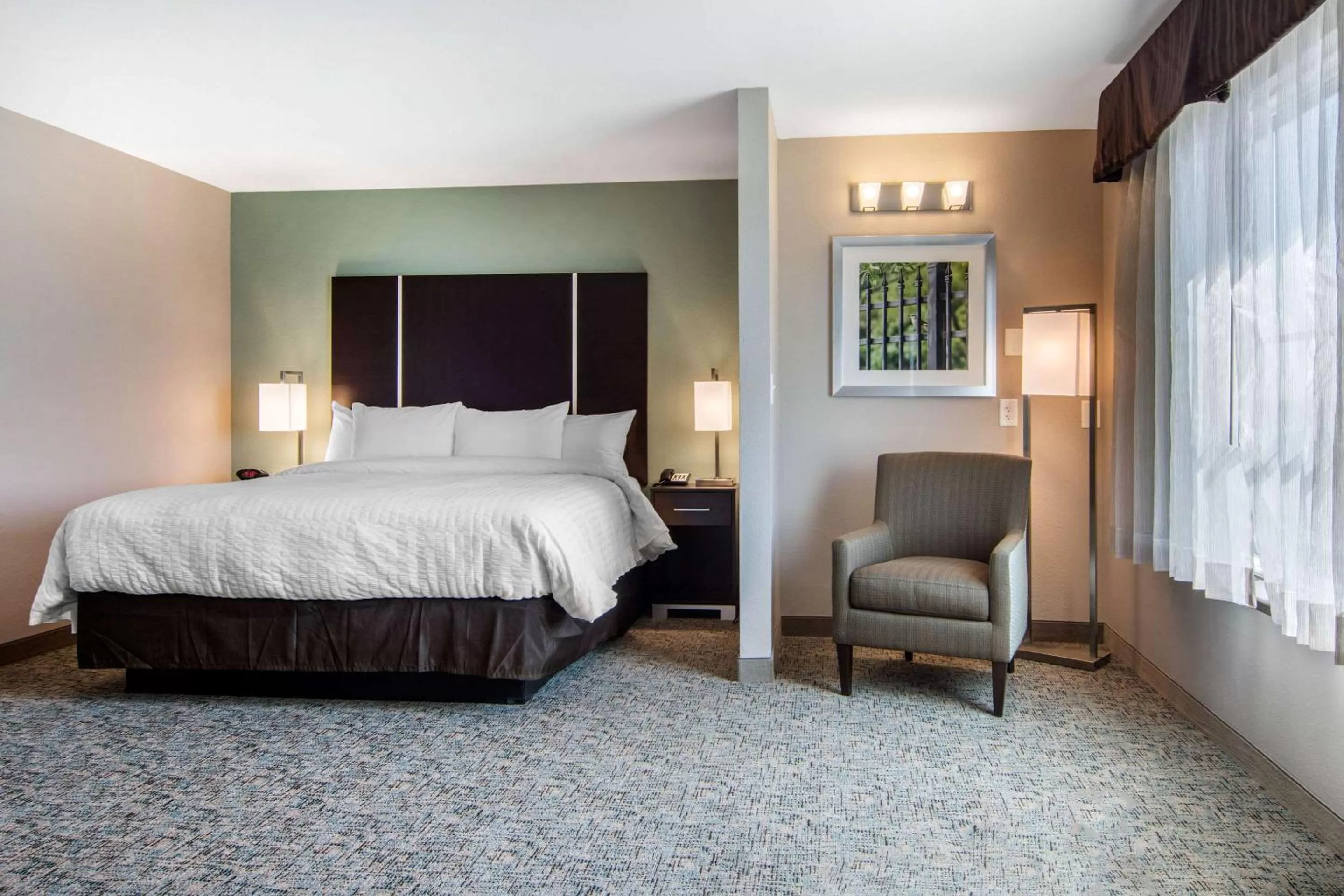 Photo of the whole room, Bed in Clarion Inn & Suites Atlanta Downtown